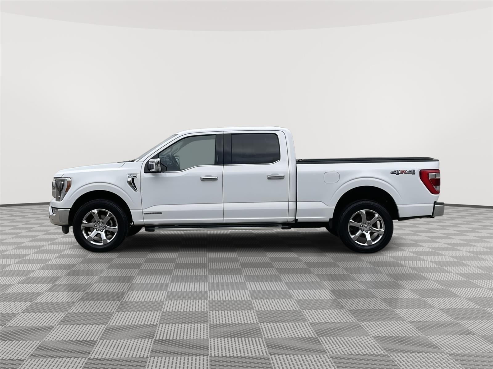 Vehicle photo 2