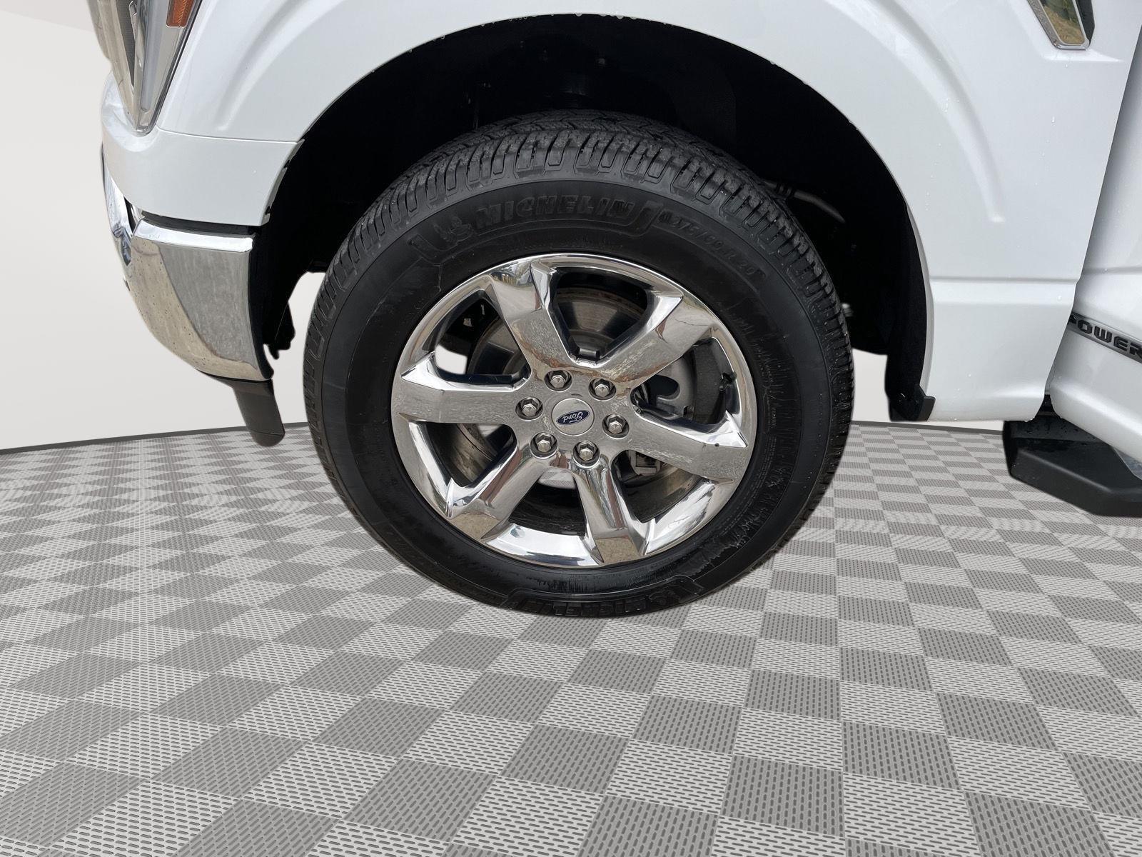 Vehicle photo 10