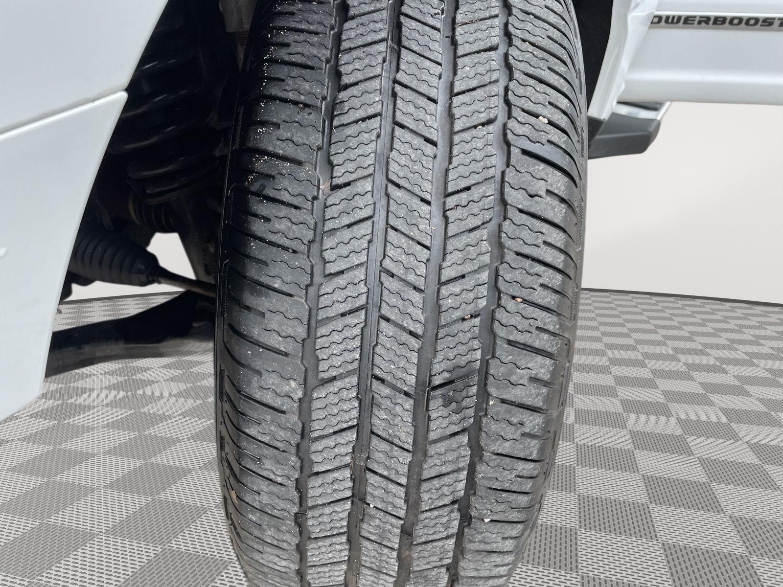 Vehicle photo 11