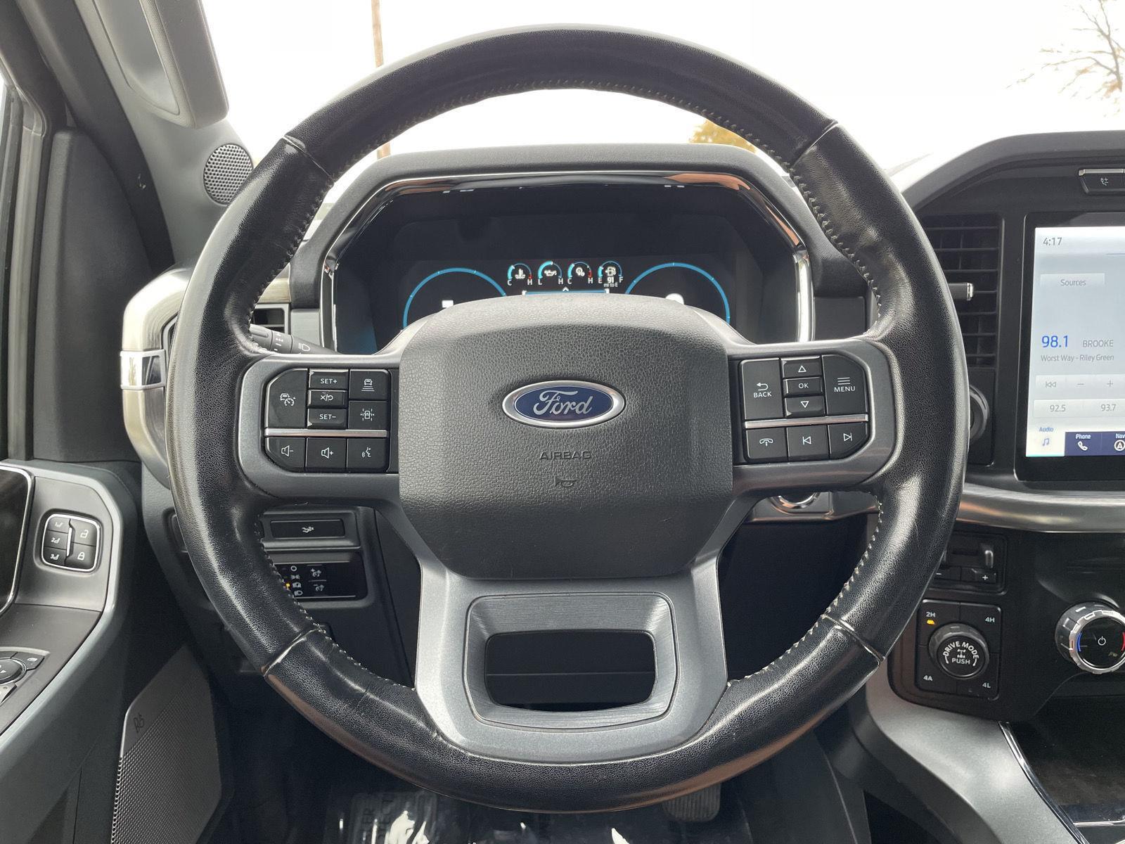 Vehicle photo 12