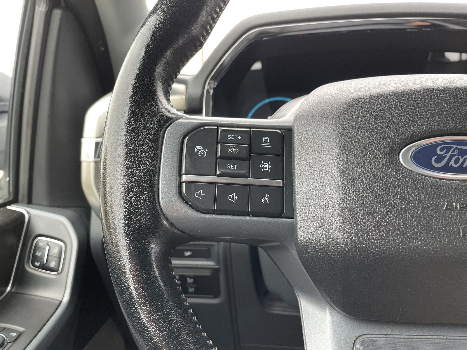 Vehicle photo 13