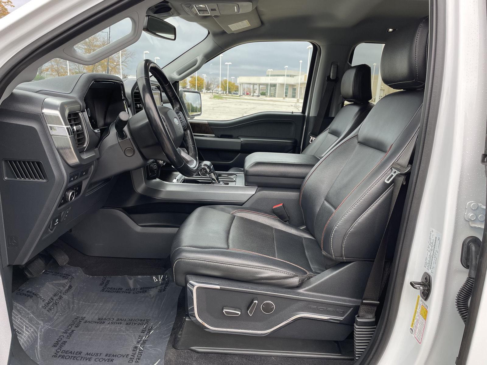 Vehicle photo 17