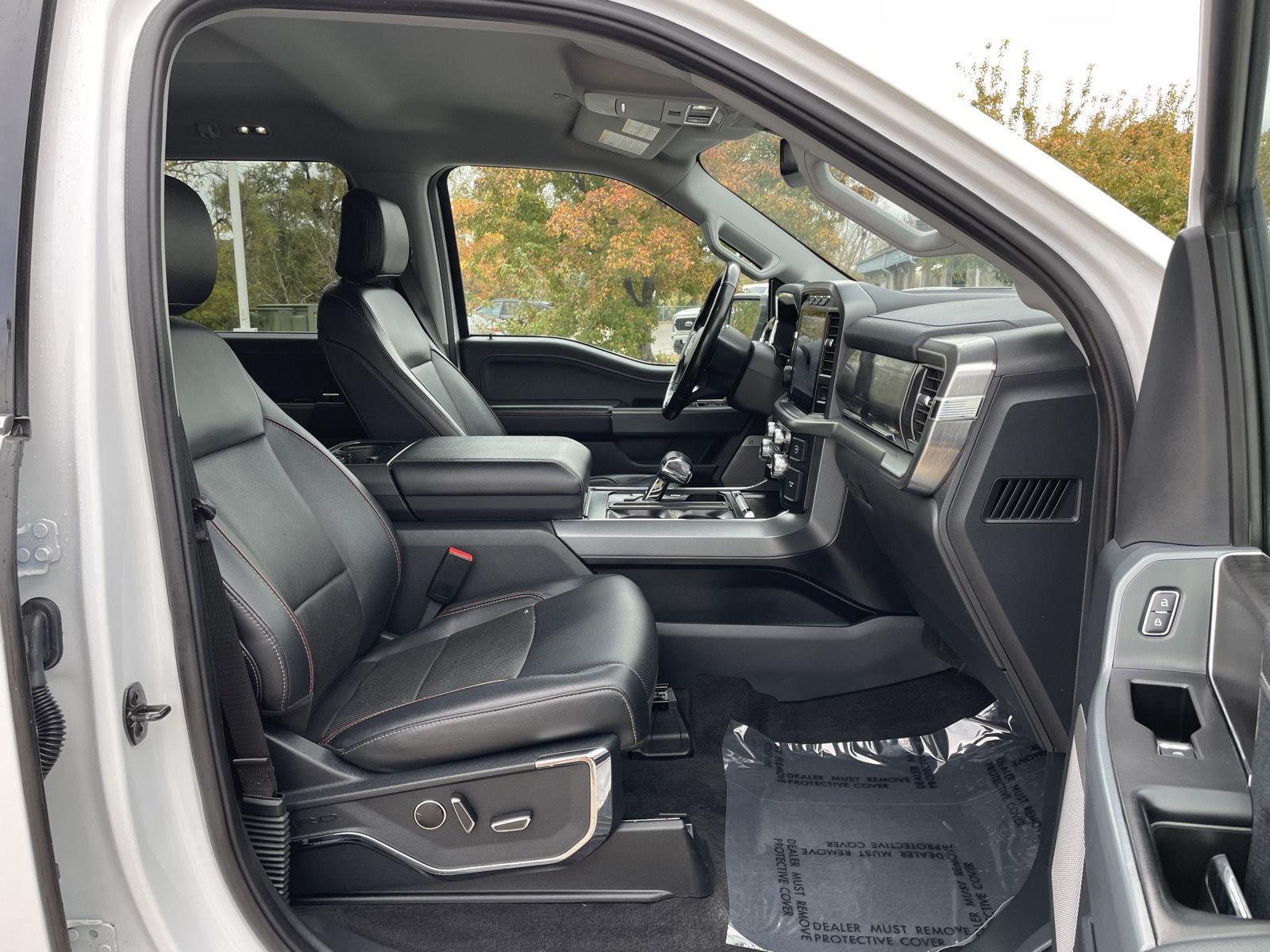Vehicle photo 19