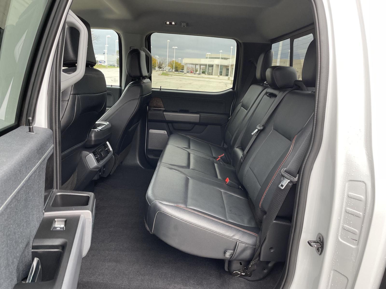 Vehicle photo 20