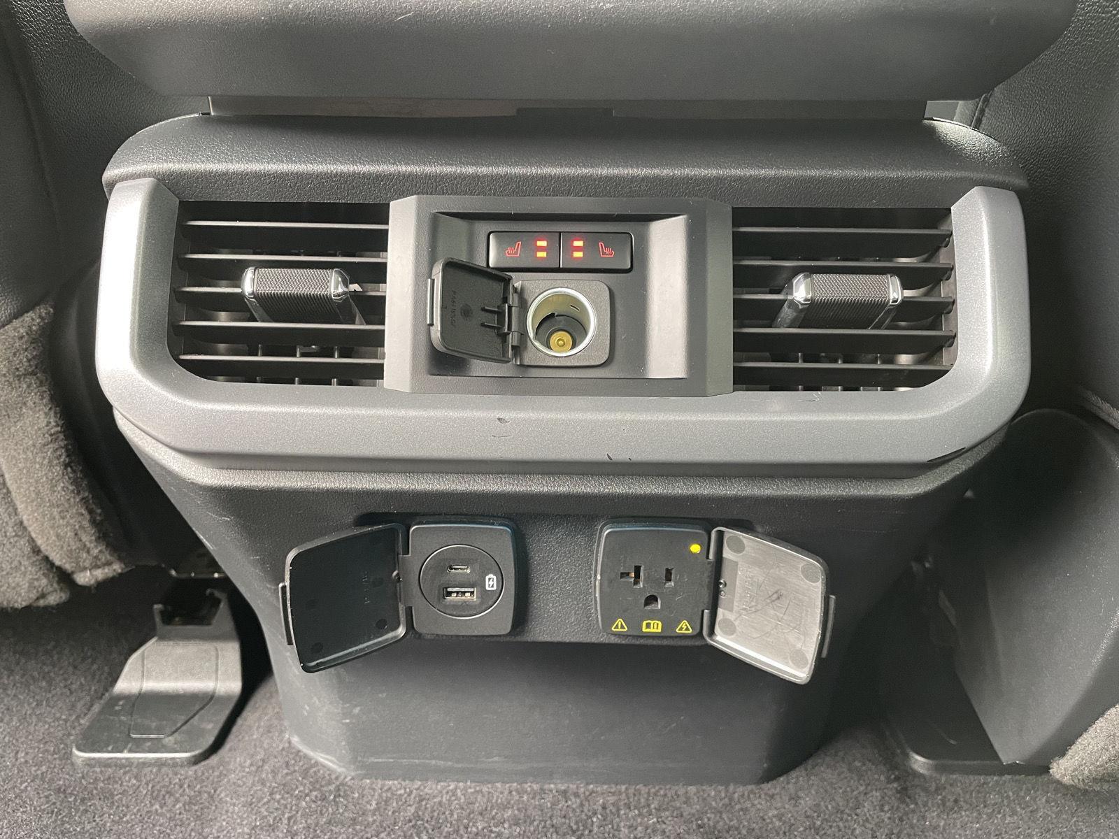 Vehicle photo 21