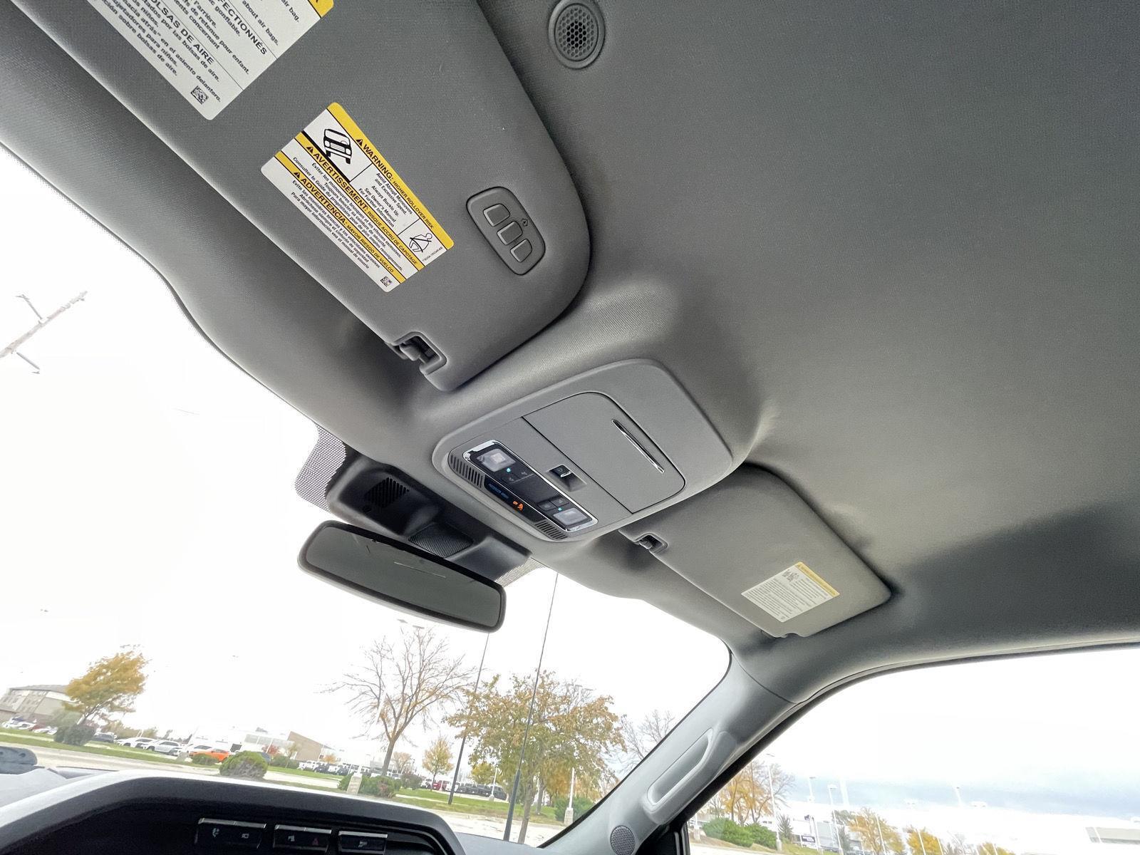 Vehicle photo 22