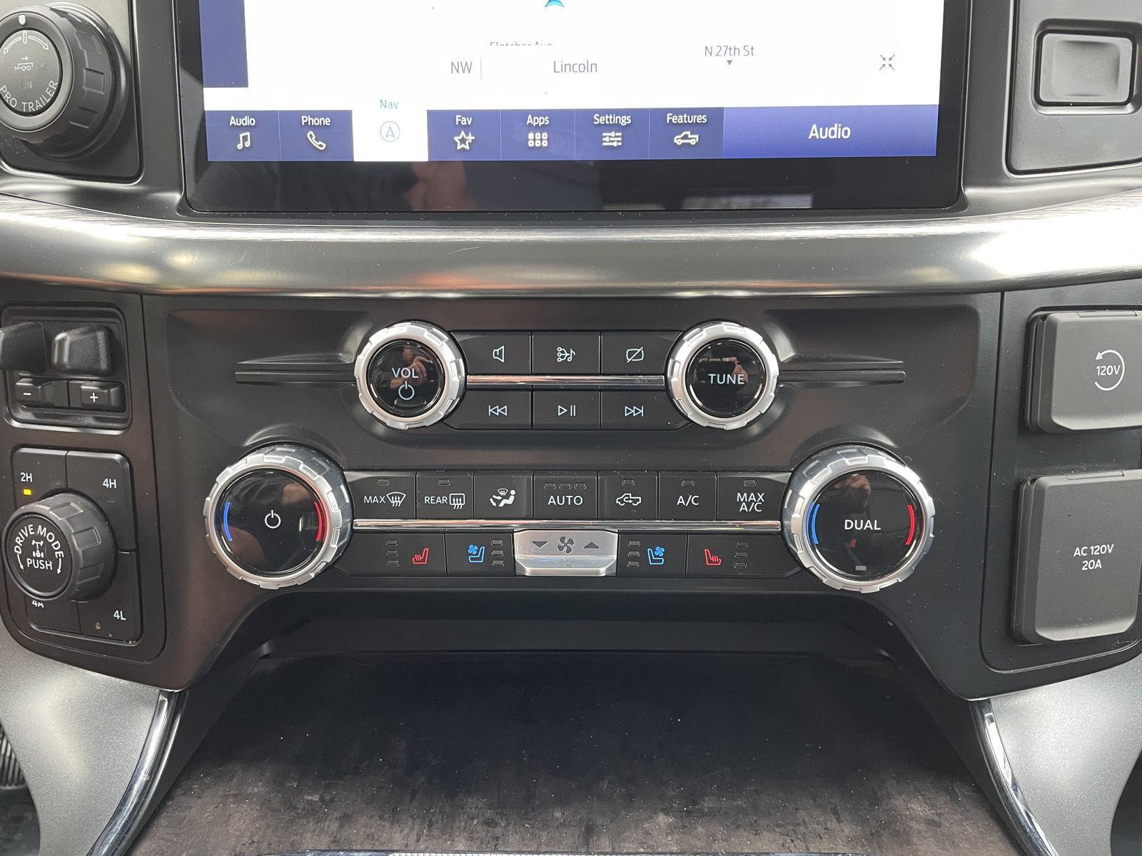 Vehicle photo 28