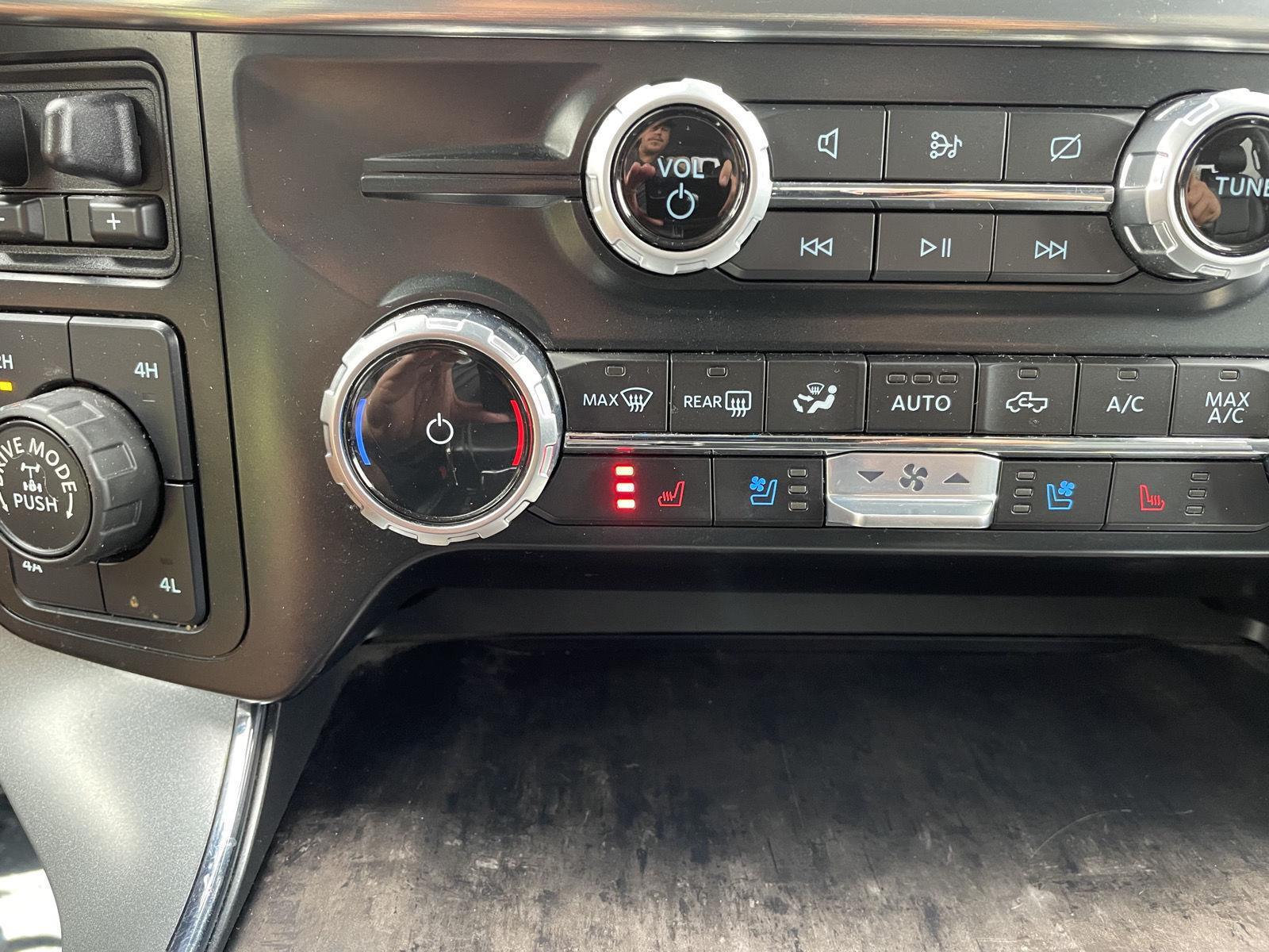 Vehicle photo 29