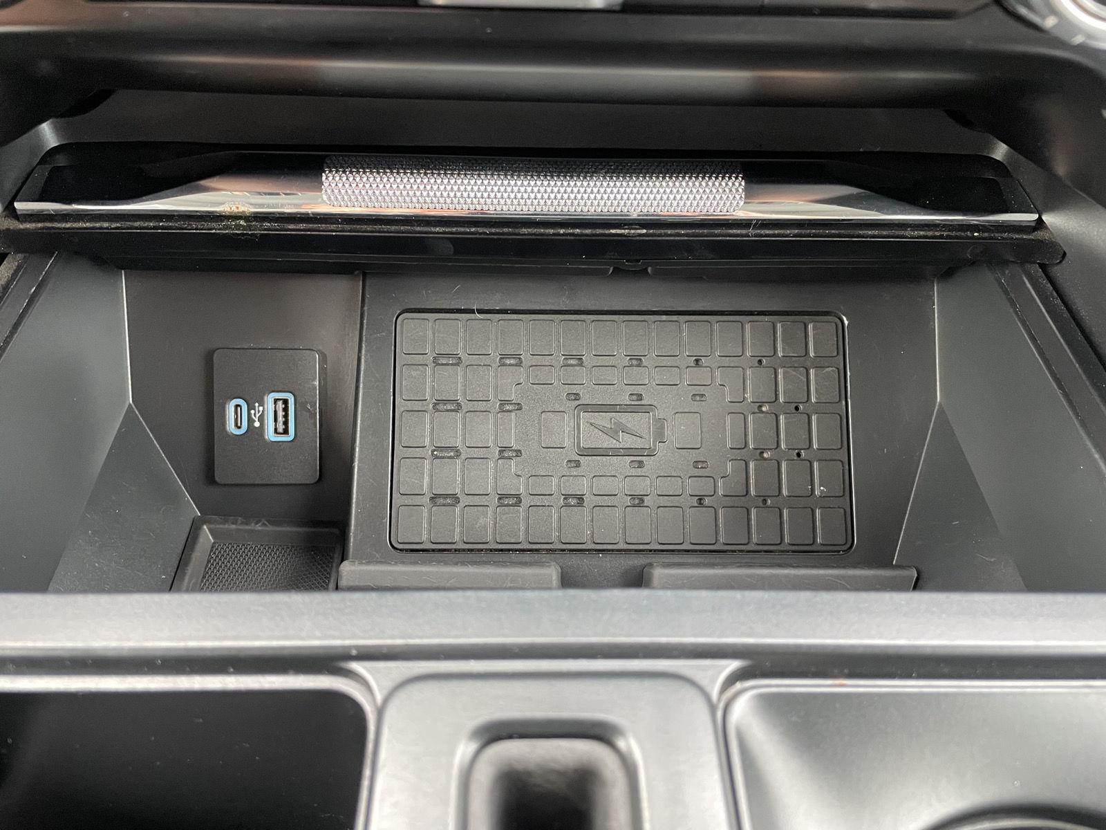 Vehicle photo 31
