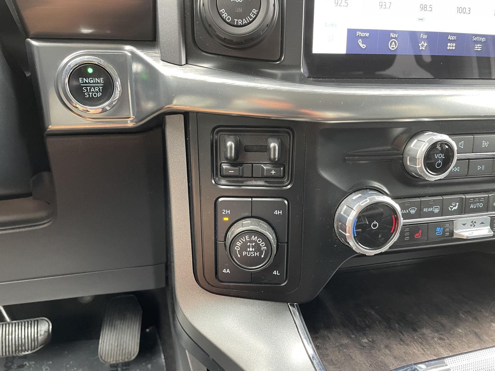 Vehicle photo 33