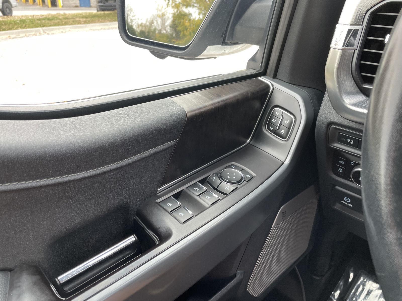 Vehicle photo 35