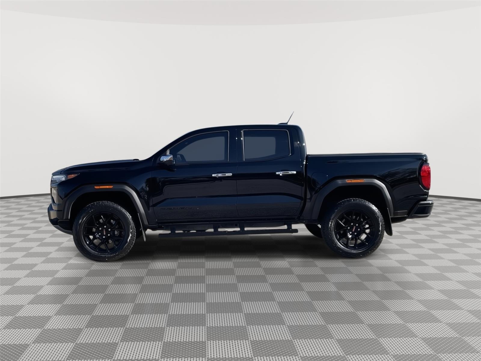 Vehicle photo 2