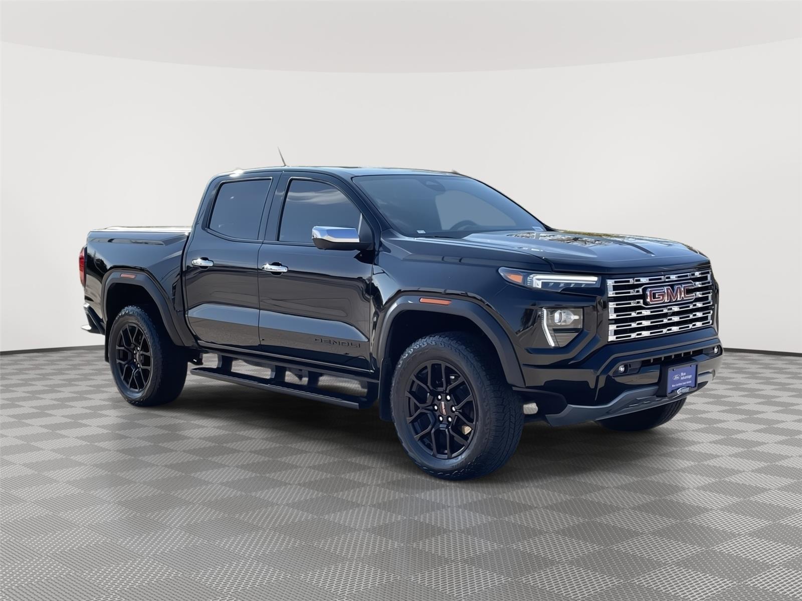 Vehicle photo 5