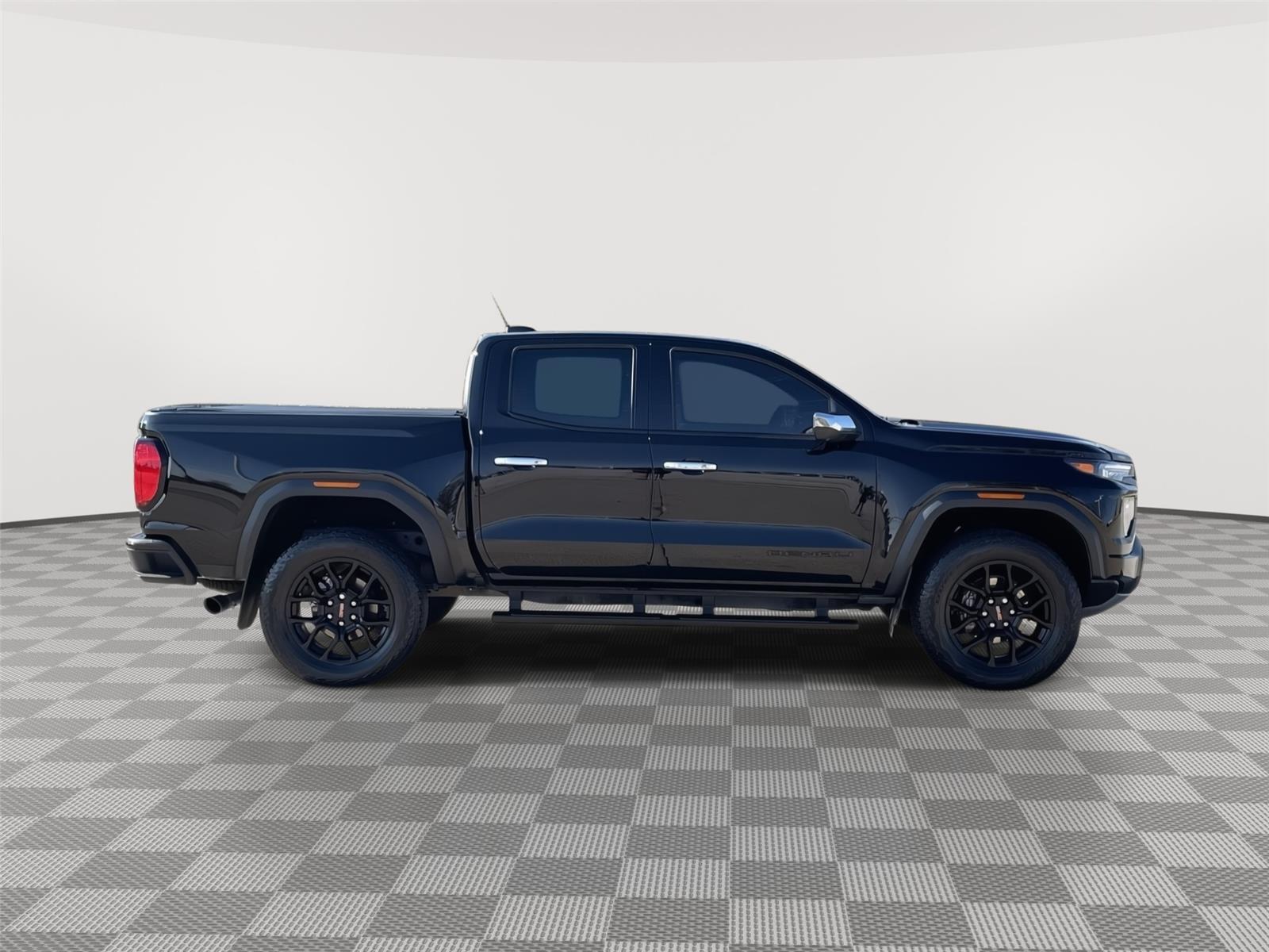 Vehicle photo 6