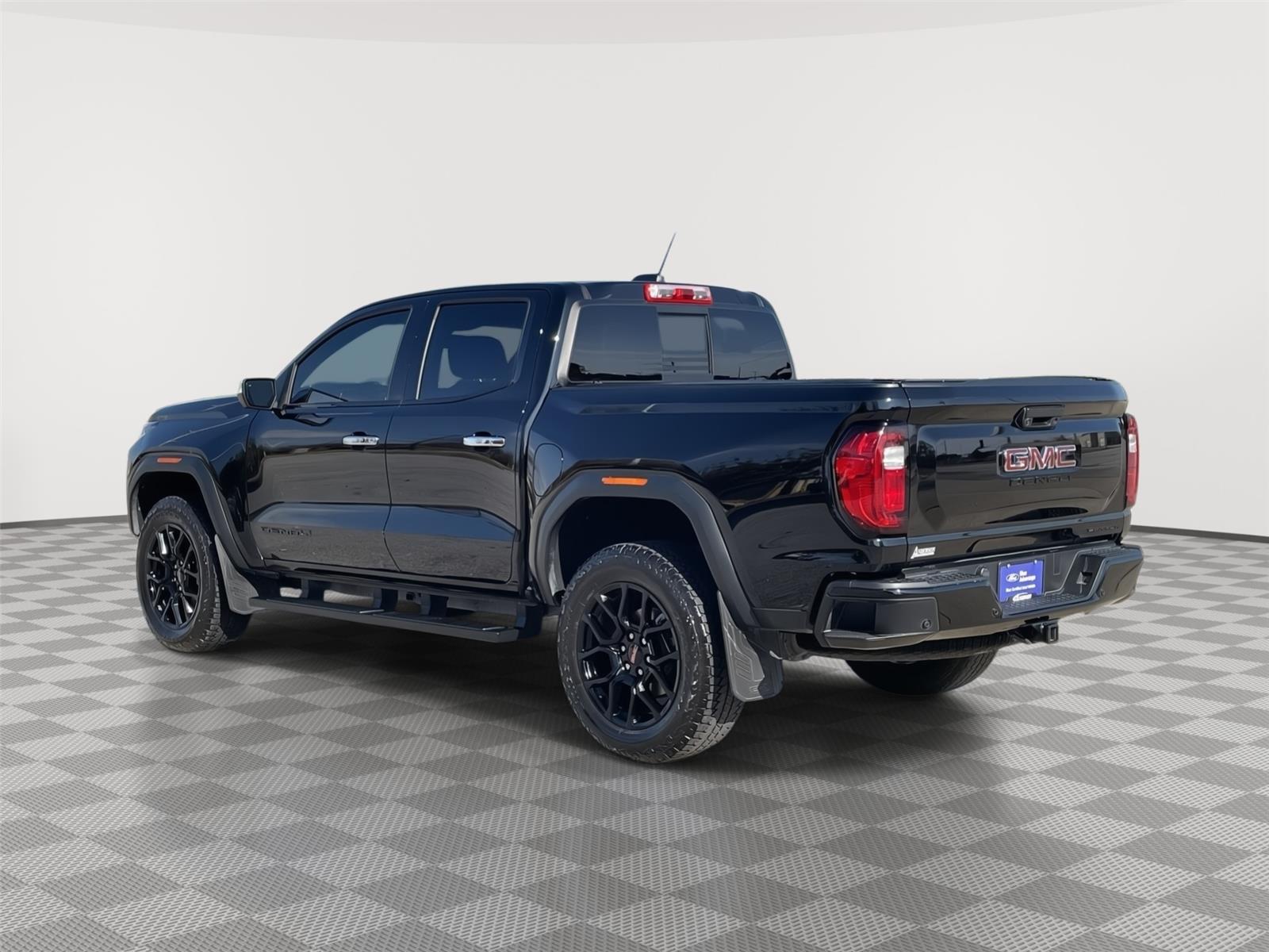 Vehicle photo 9