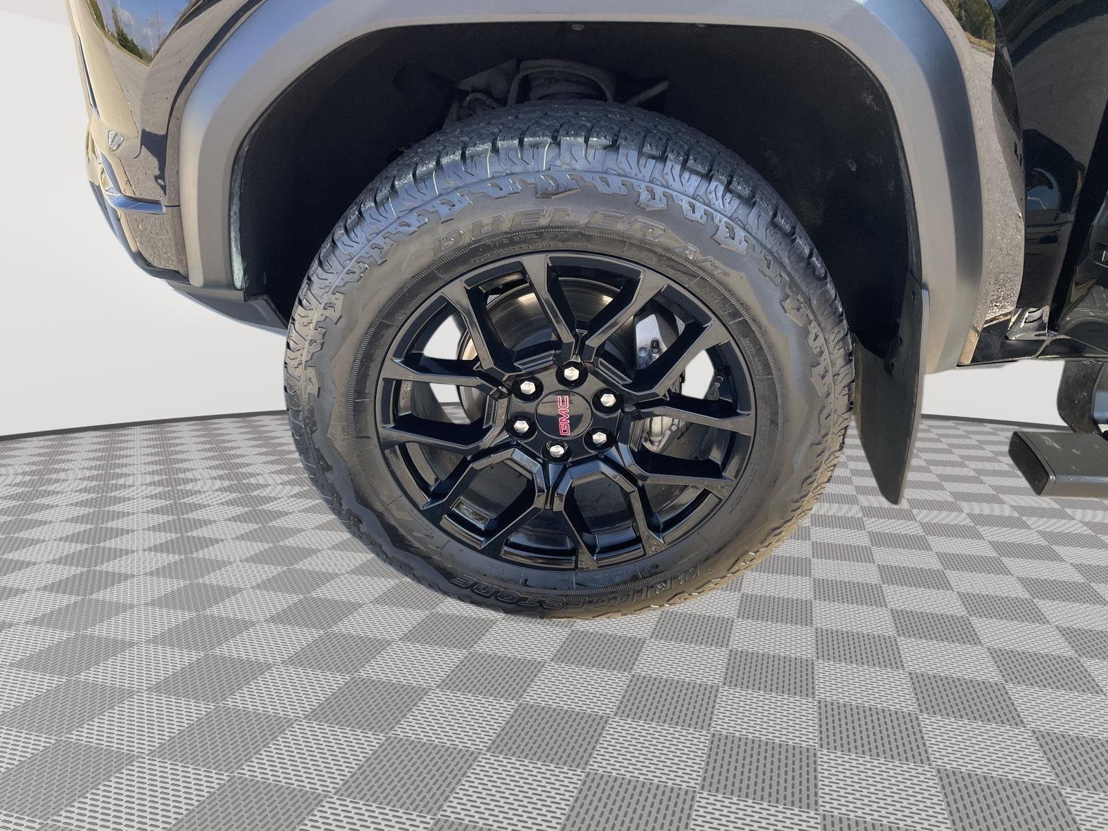 Vehicle photo 10