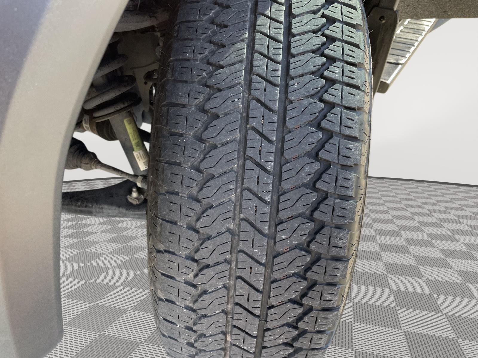 Vehicle photo 11