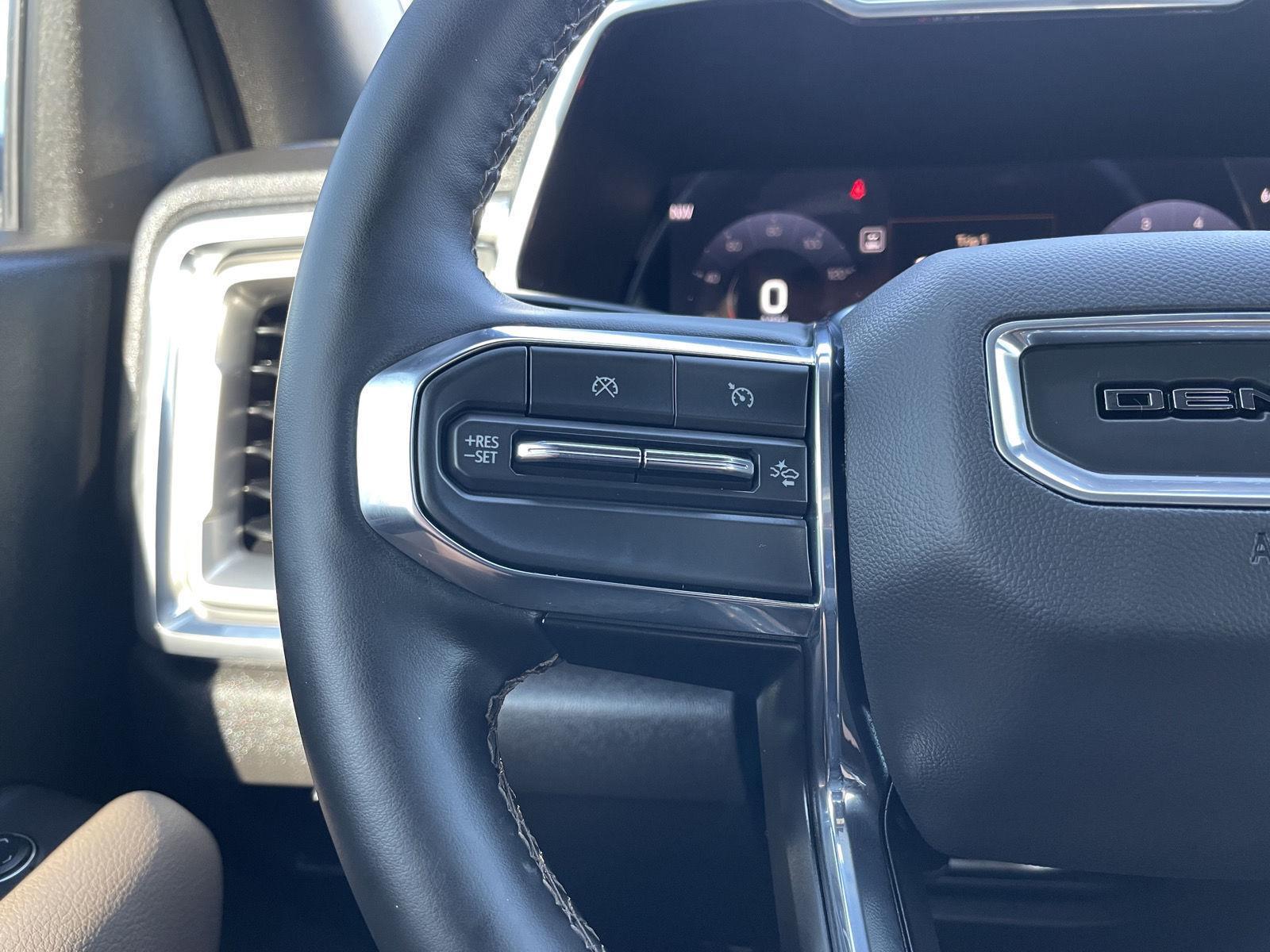 Vehicle photo 13