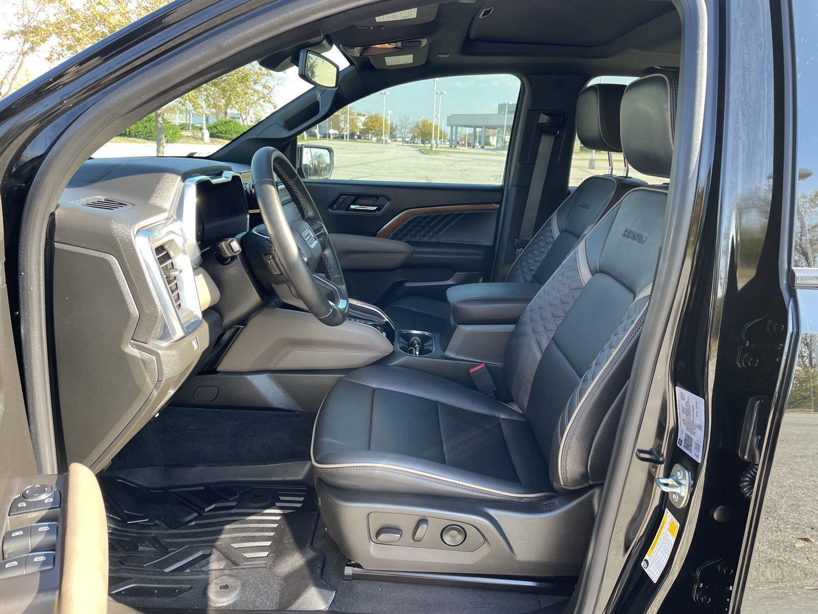 Vehicle photo 16