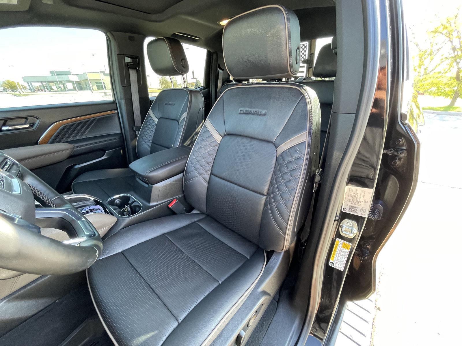 Vehicle photo 17