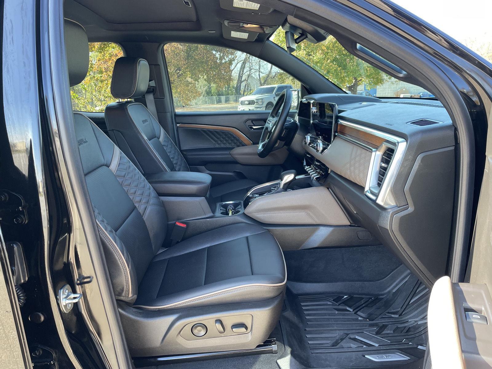 Vehicle photo 18