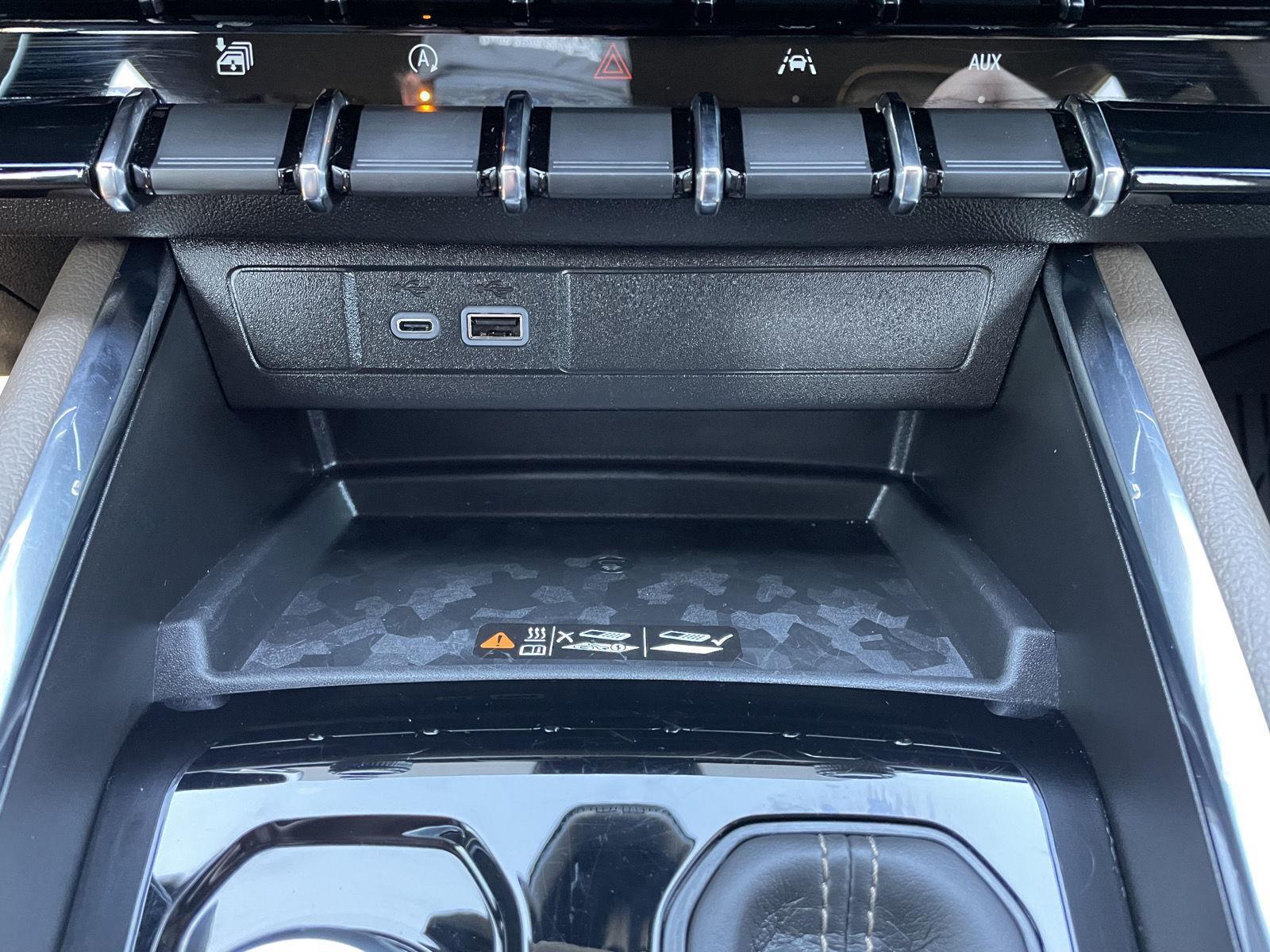 Vehicle photo 31