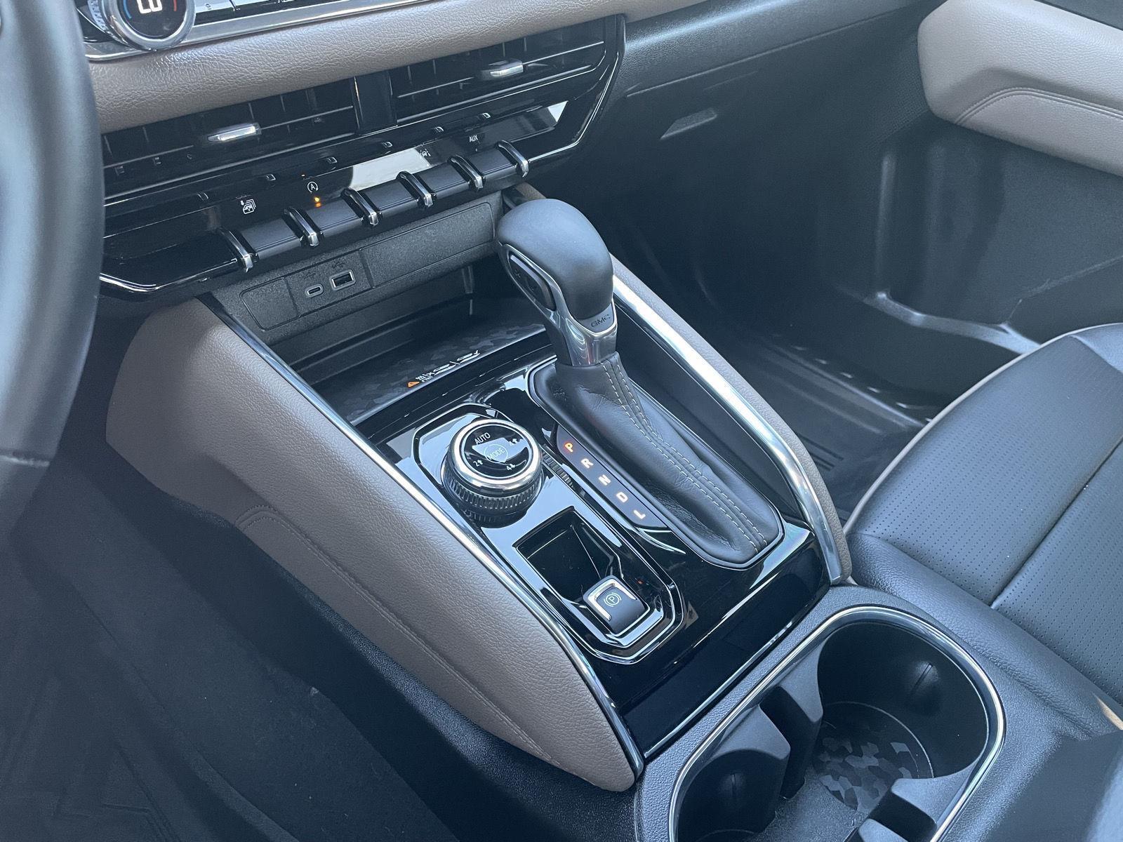 Vehicle photo 33