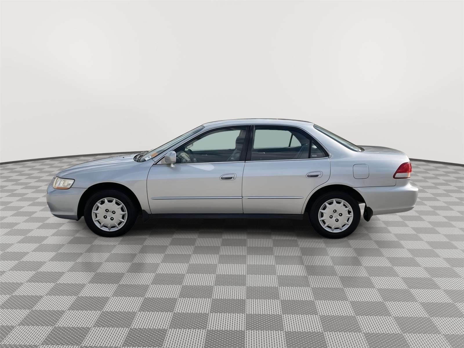 Vehicle photo 2