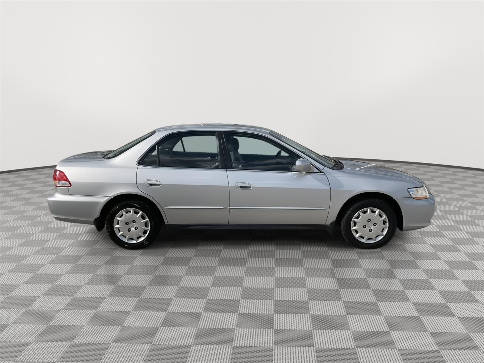 Vehicle photo 6
