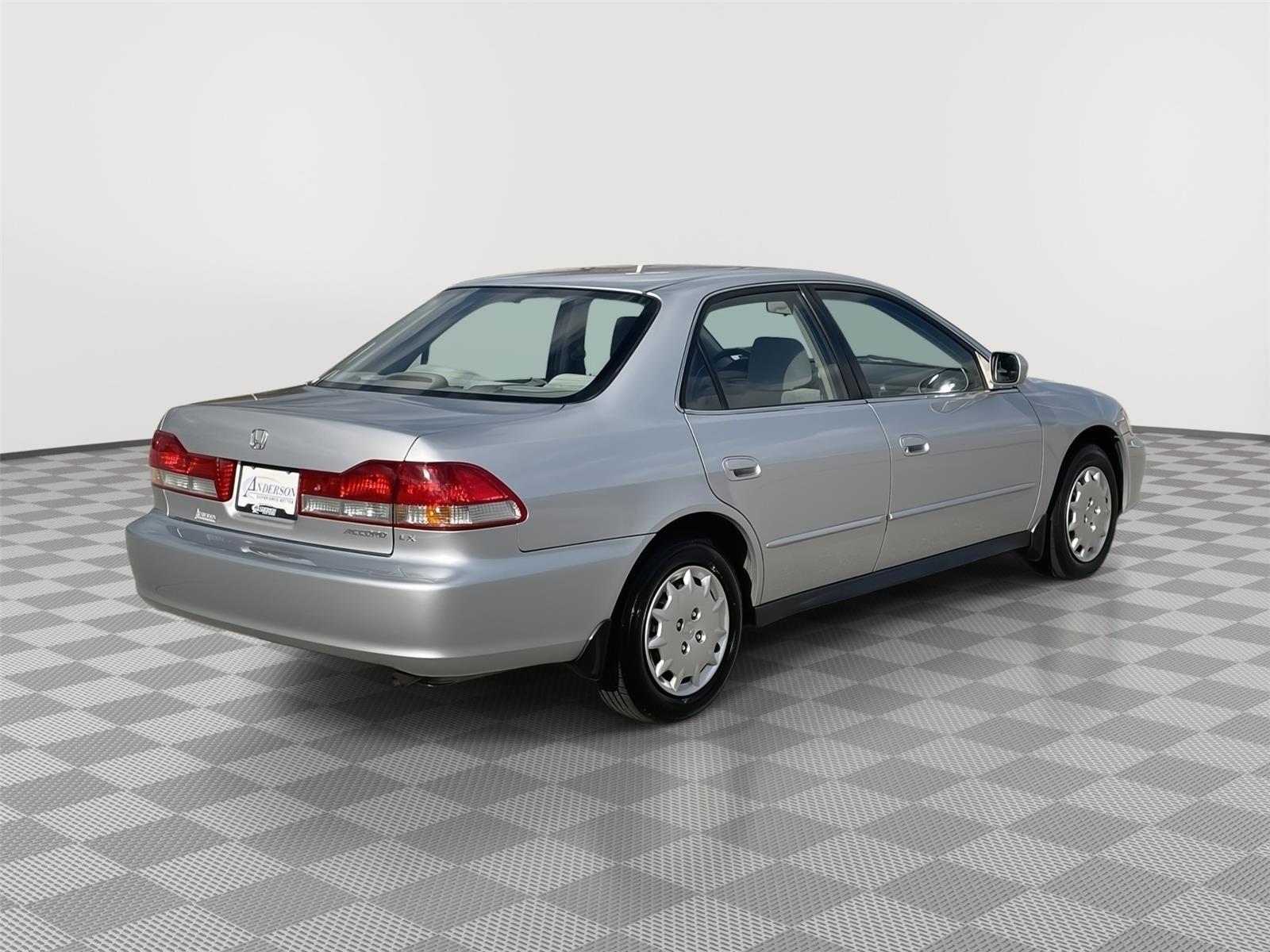 Vehicle photo 7