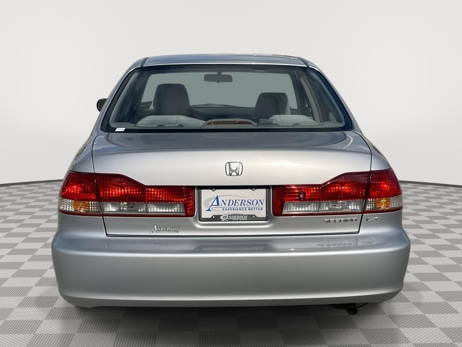 Vehicle photo 8