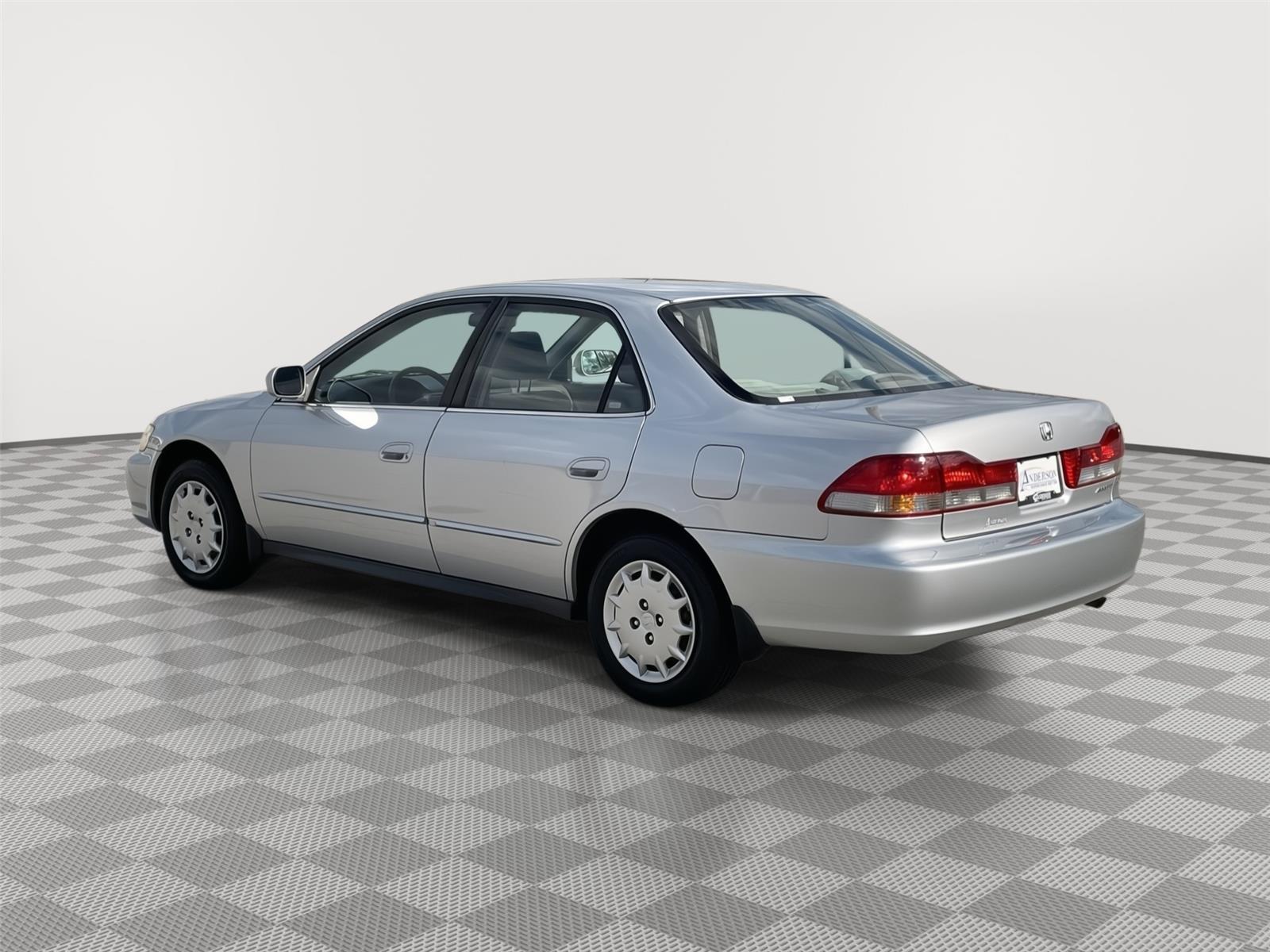 Vehicle photo 9