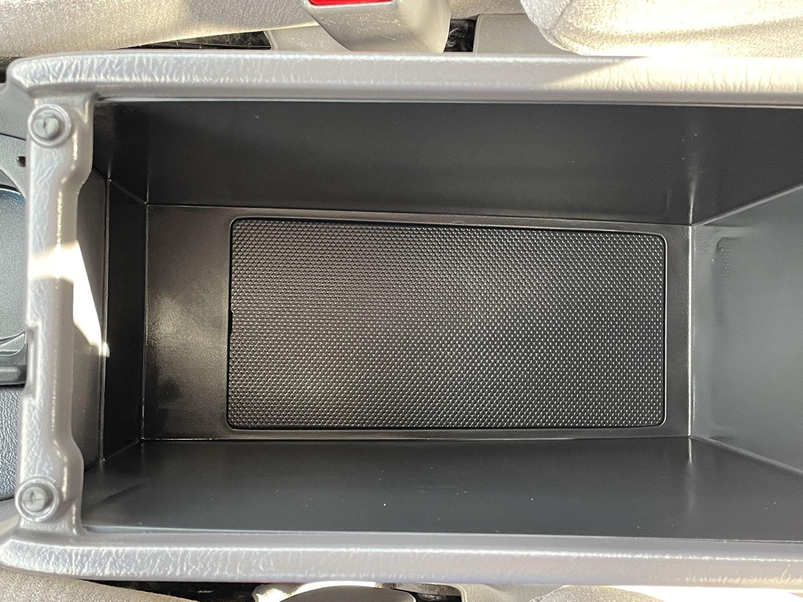 Vehicle photo 26