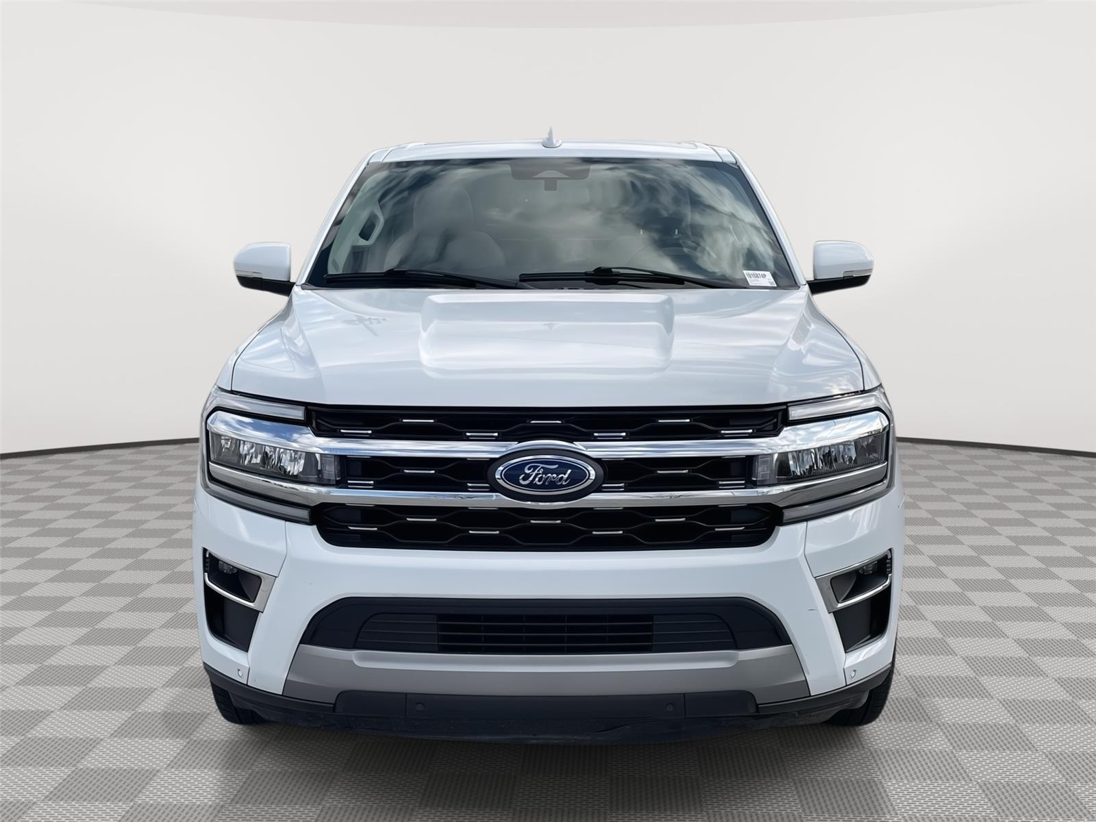 Vehicle photo 4
