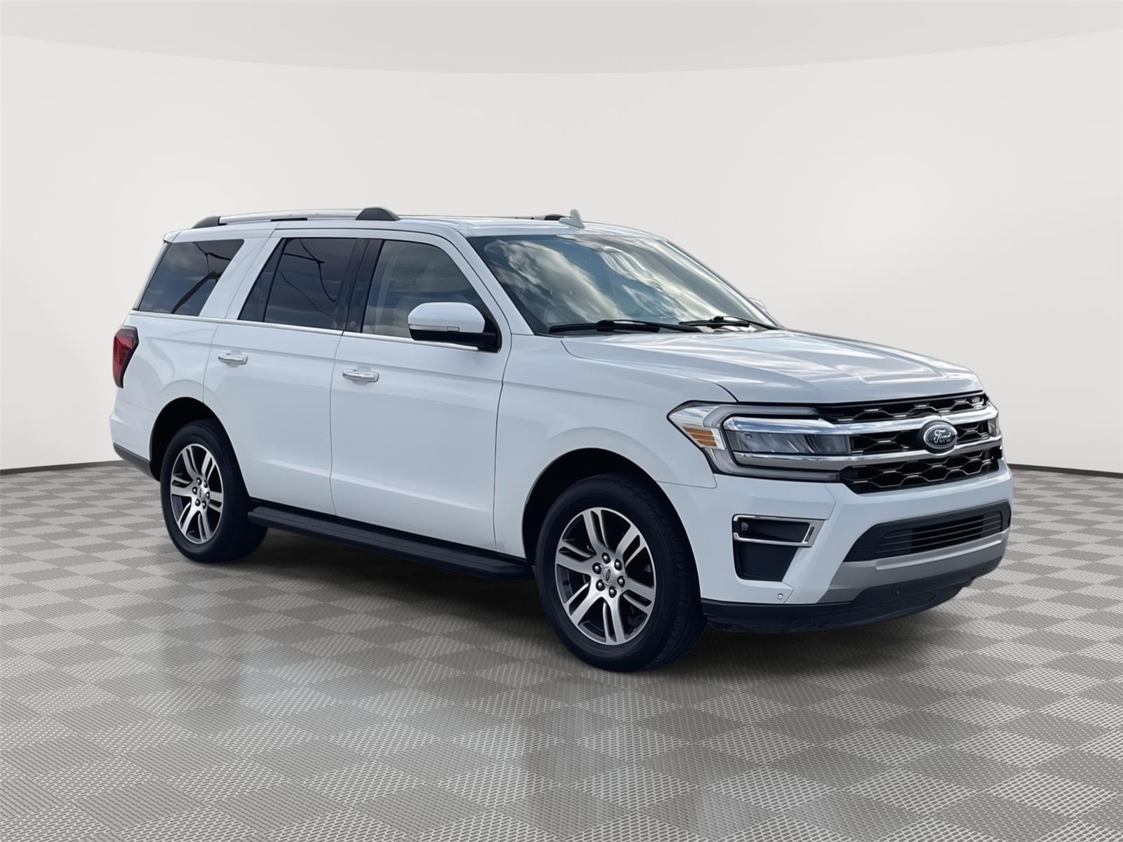 Vehicle photo 5