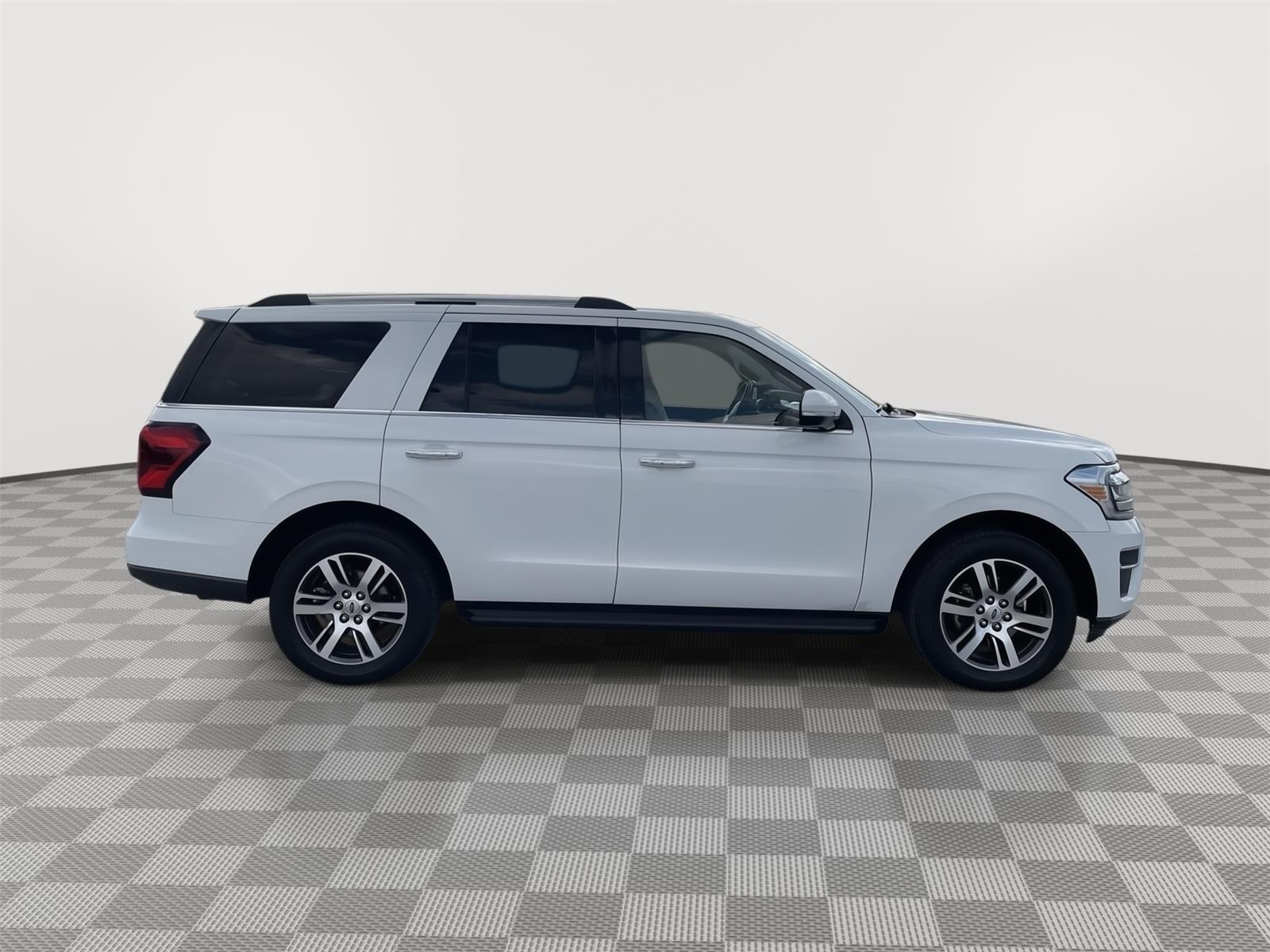Vehicle photo 6