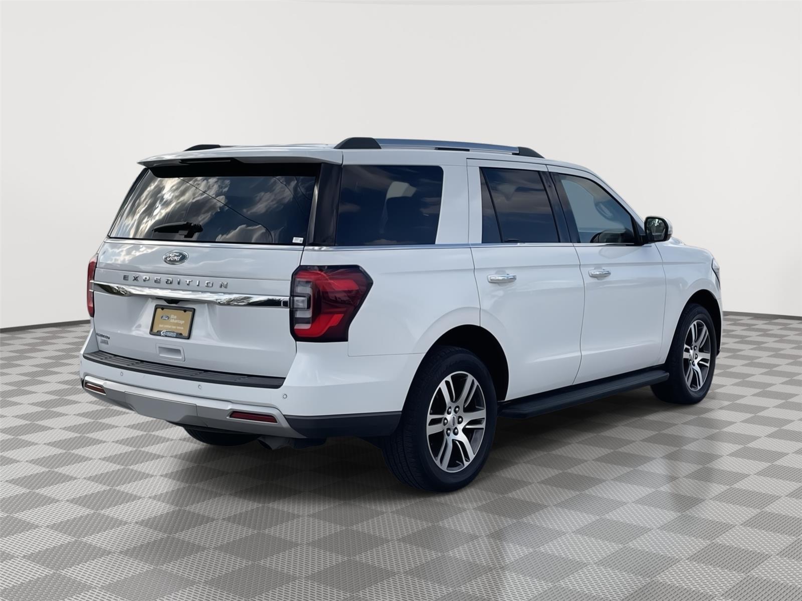Vehicle photo 7