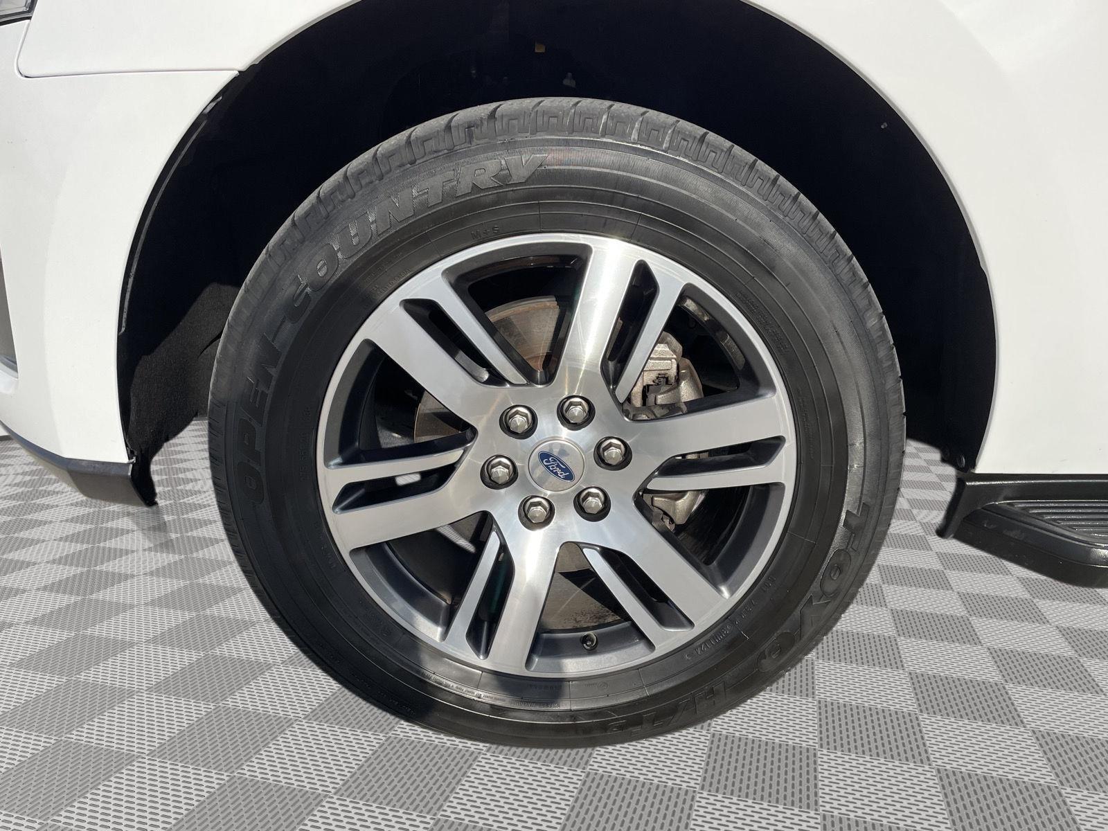 Vehicle photo 10