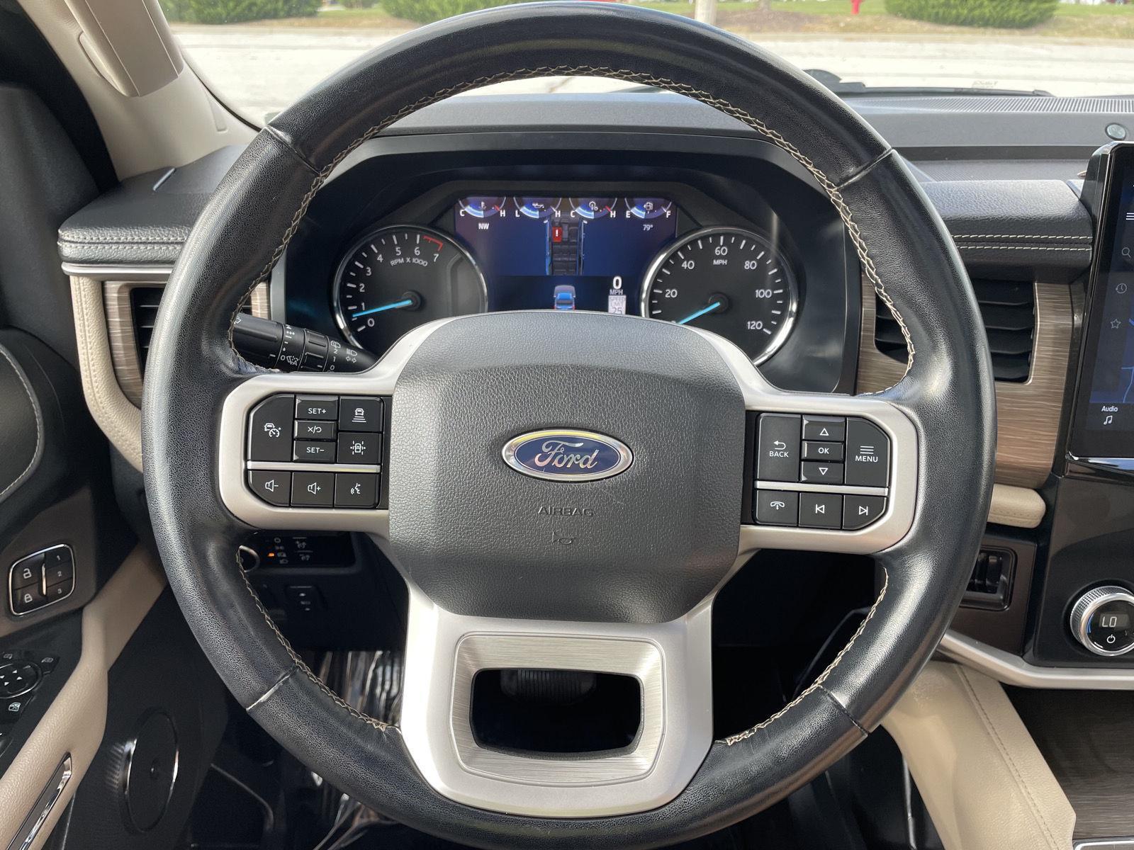 Vehicle photo 12
