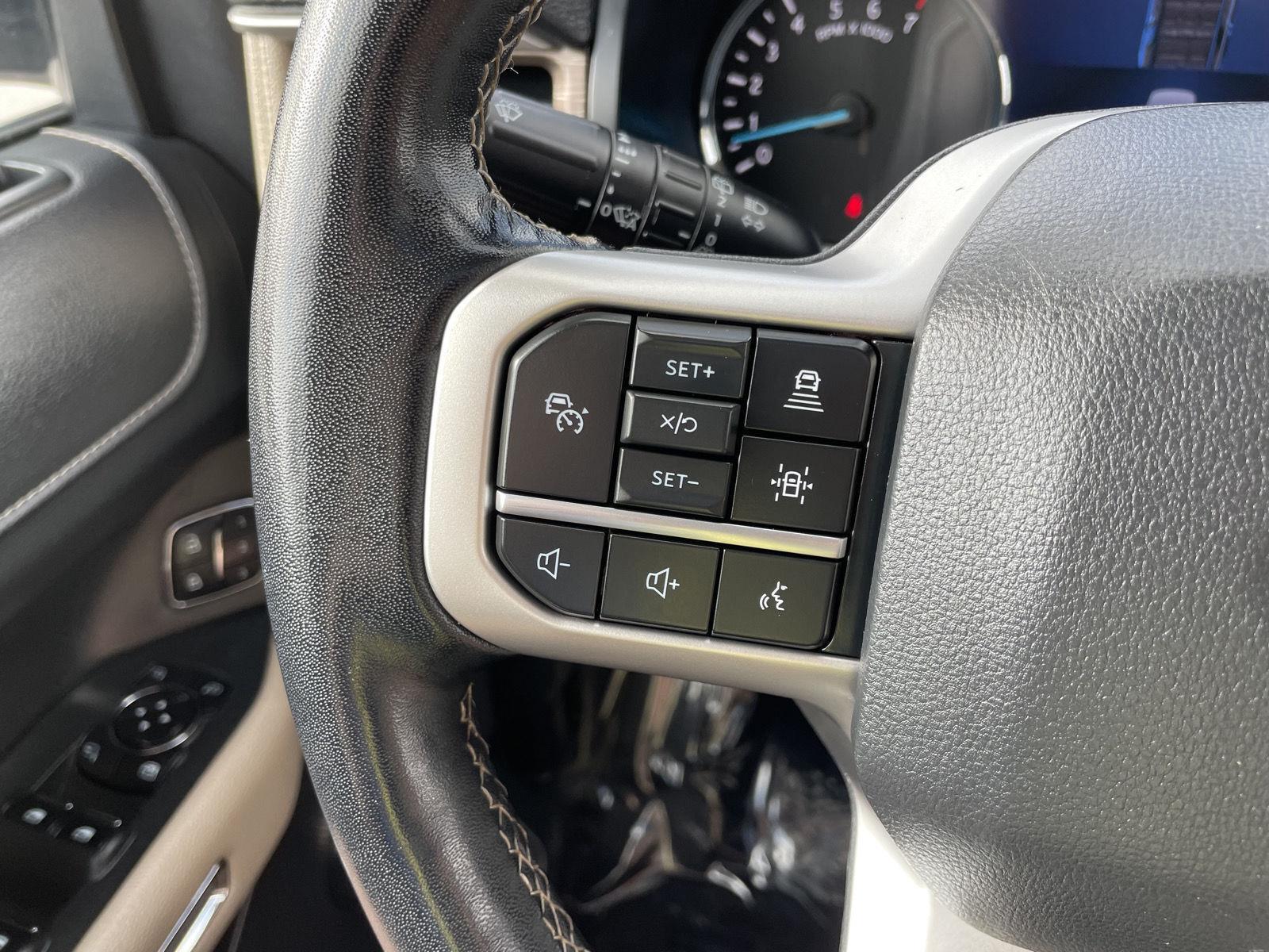Vehicle photo 13