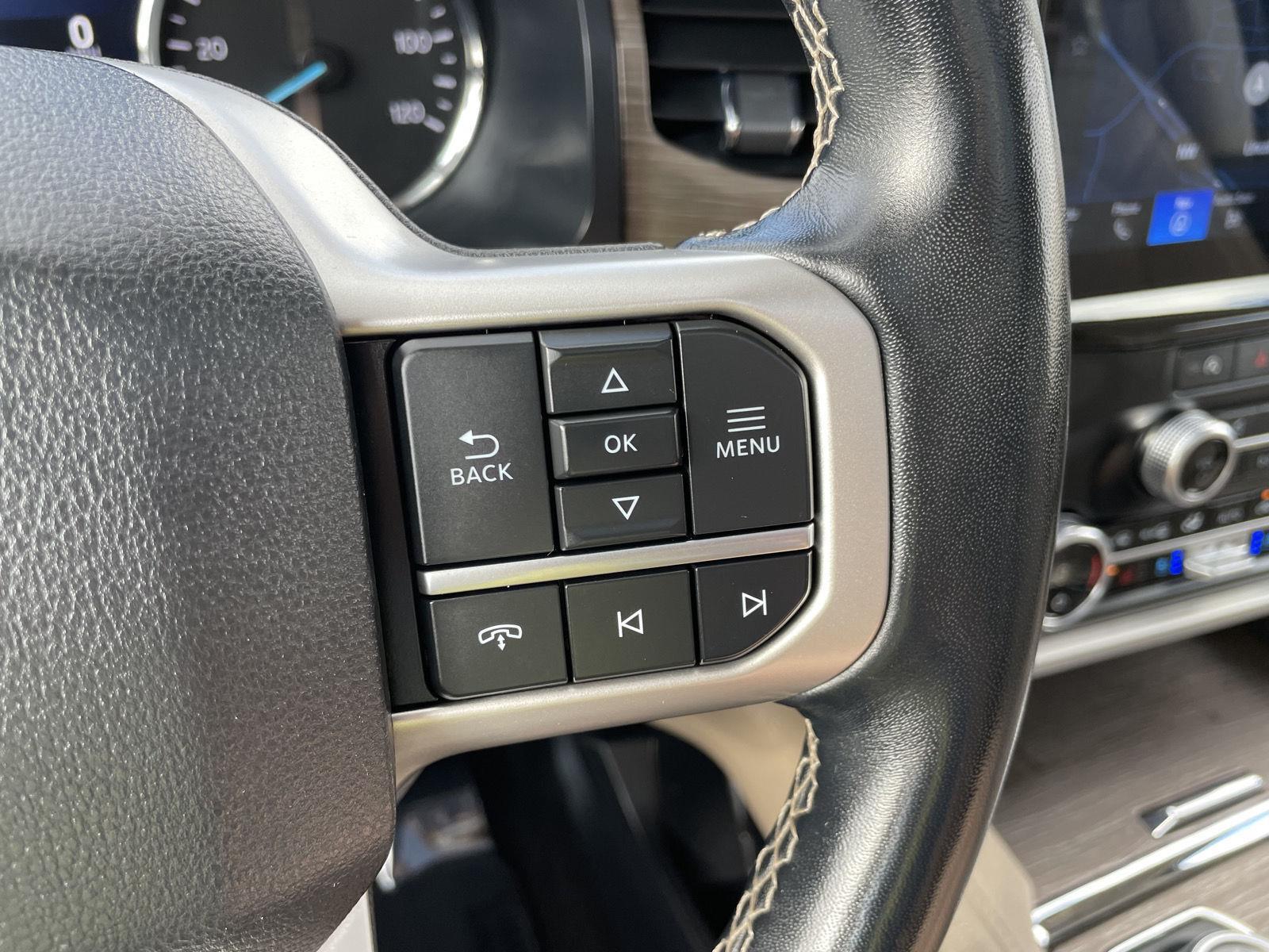 Vehicle photo 14