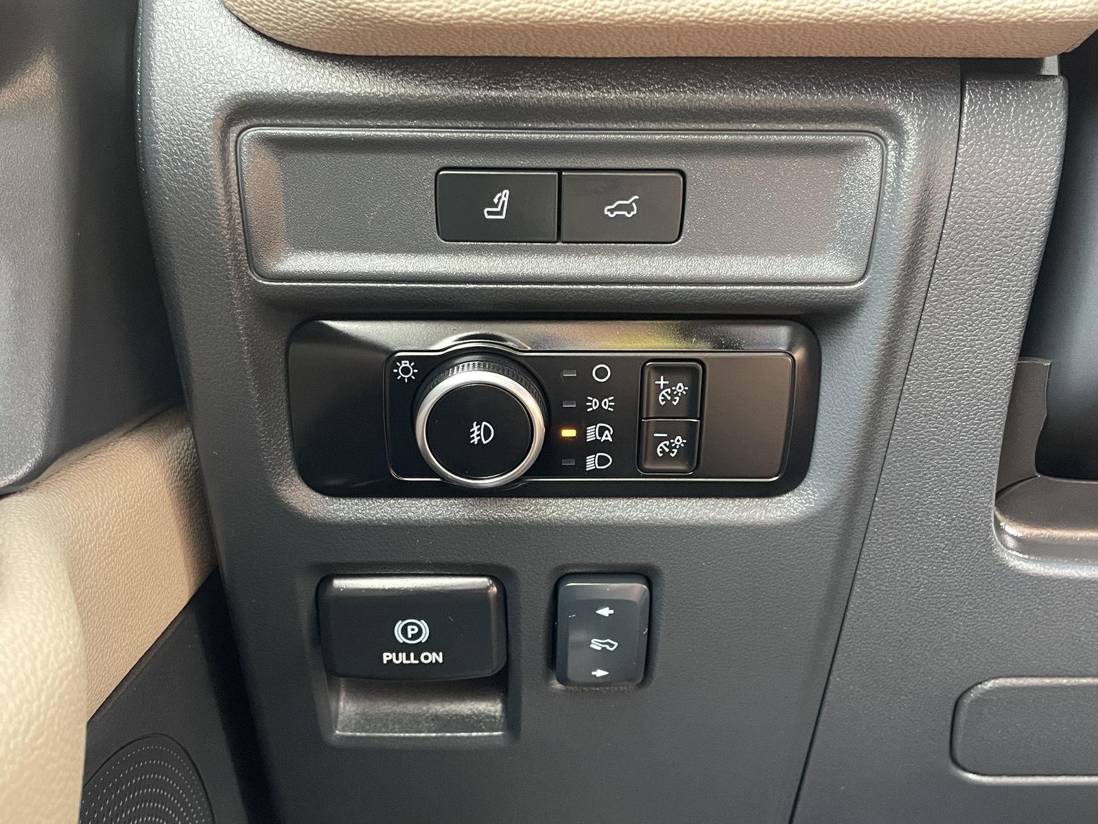 Vehicle photo 16