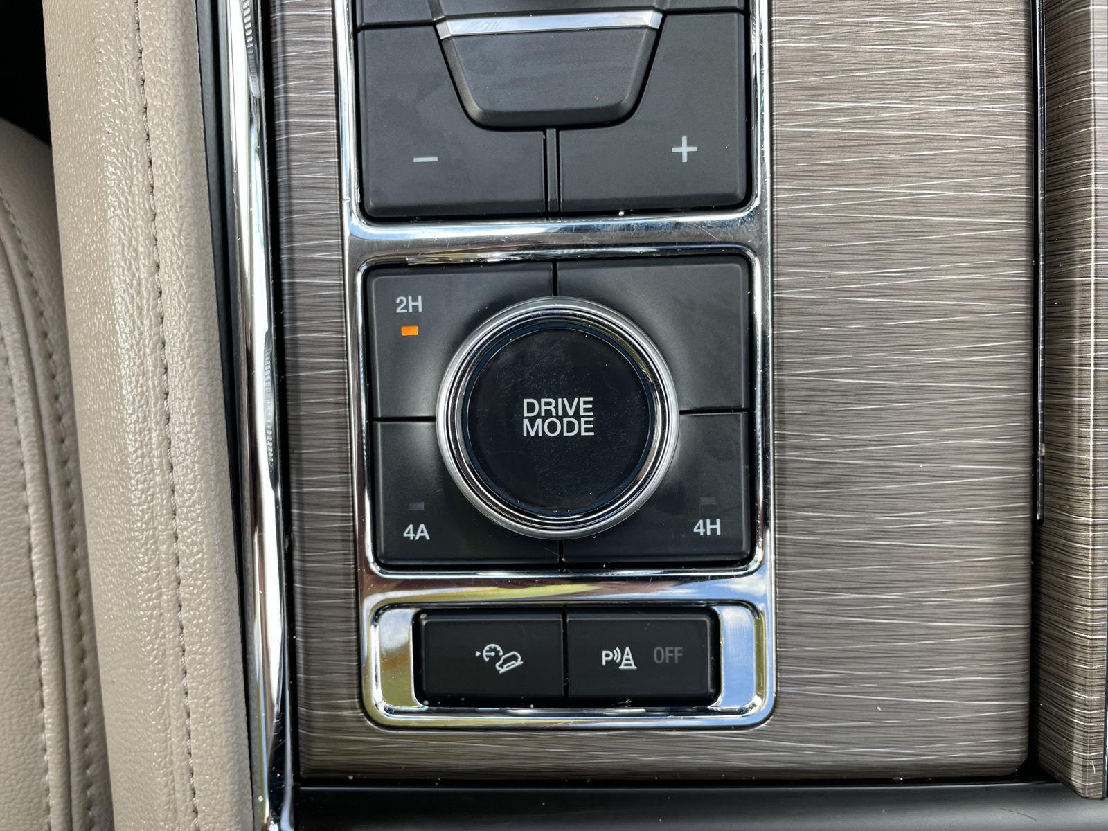 Vehicle photo 28