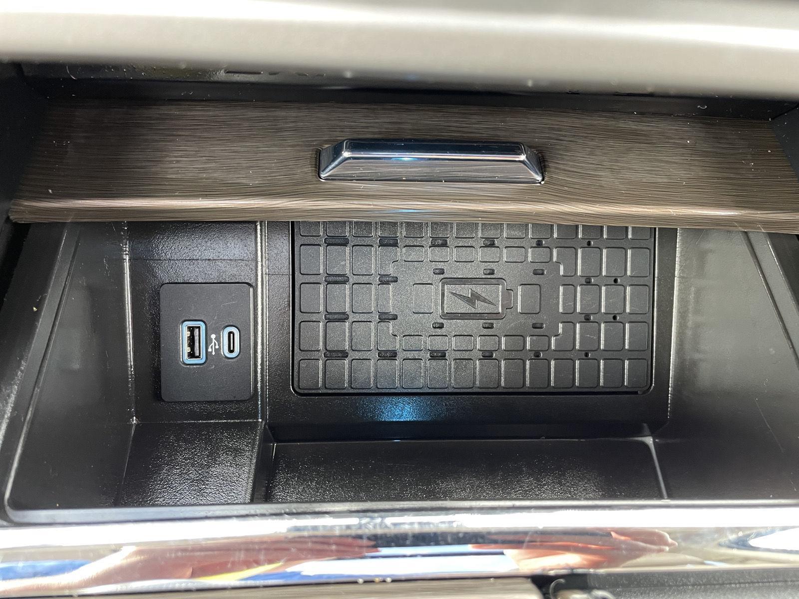Vehicle photo 30