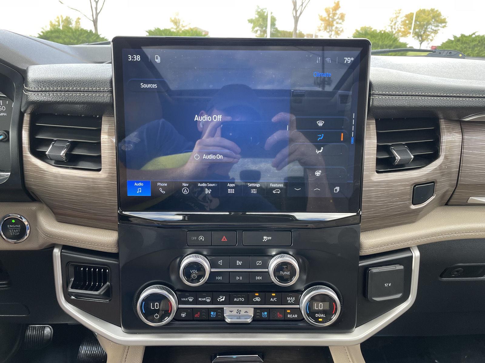 Vehicle photo 32