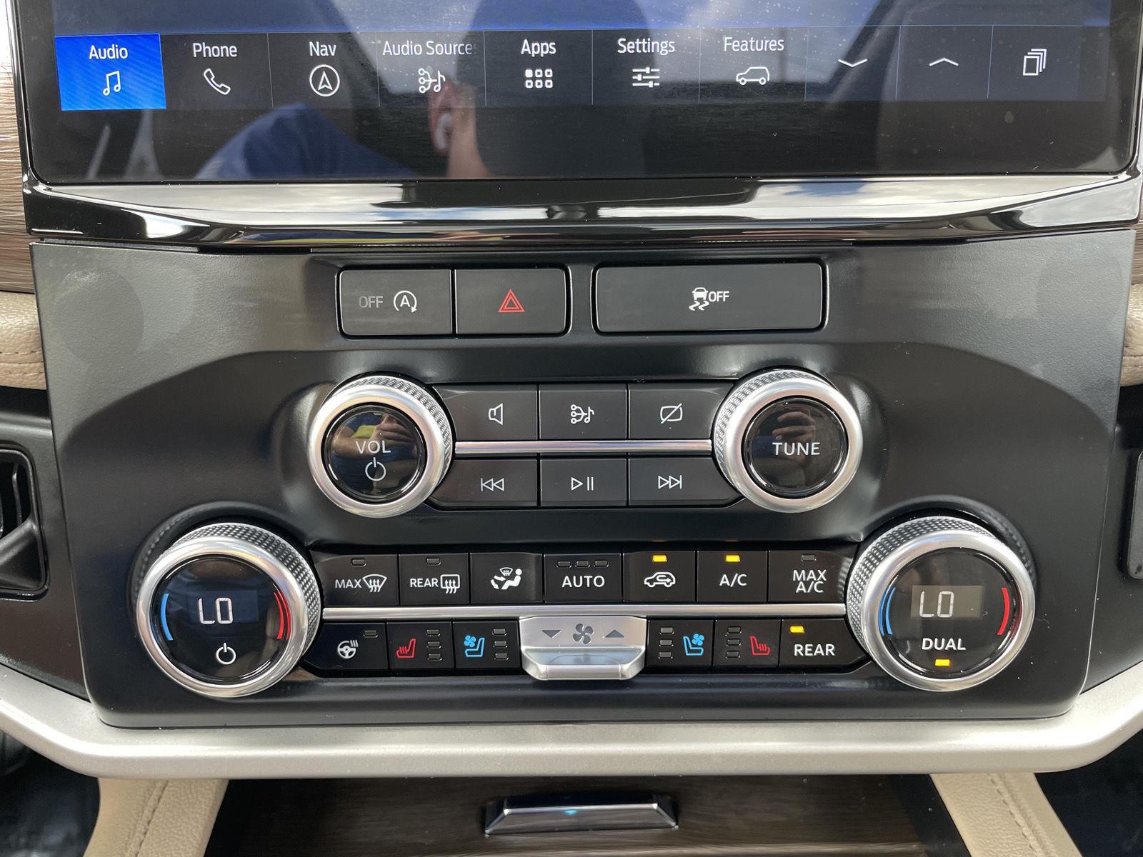 Vehicle photo 34