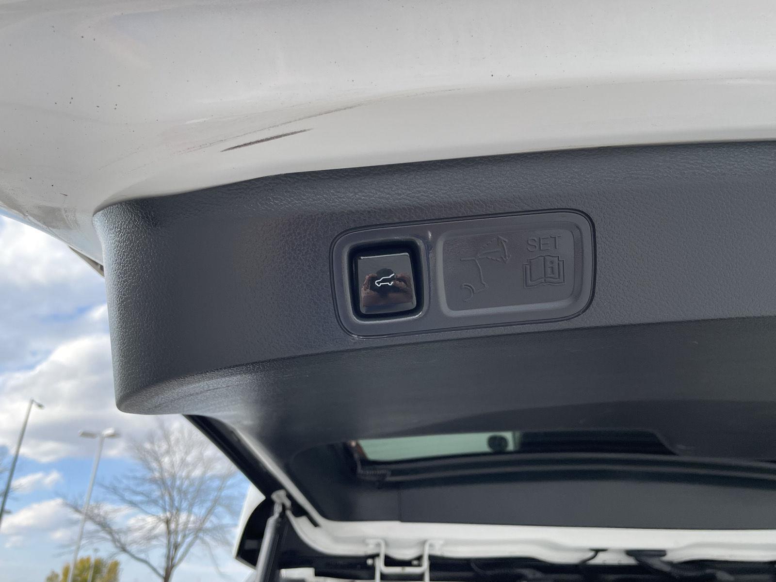 Vehicle photo 45