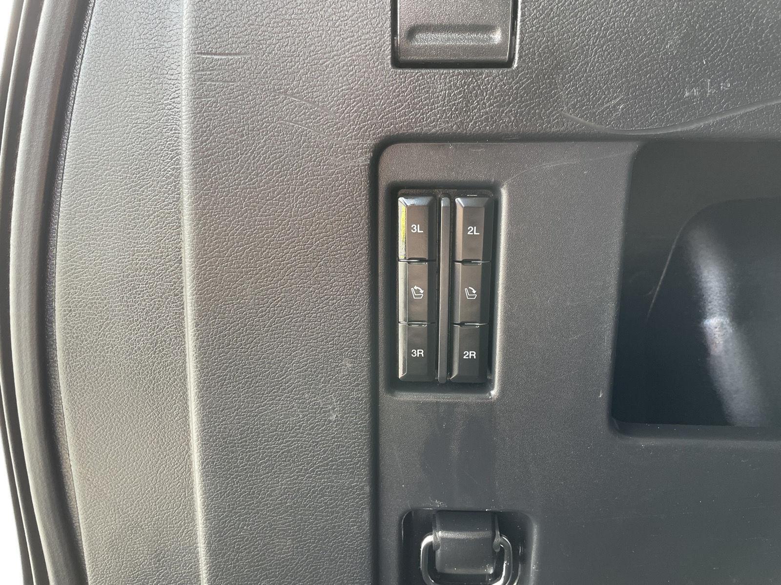 Vehicle photo 46