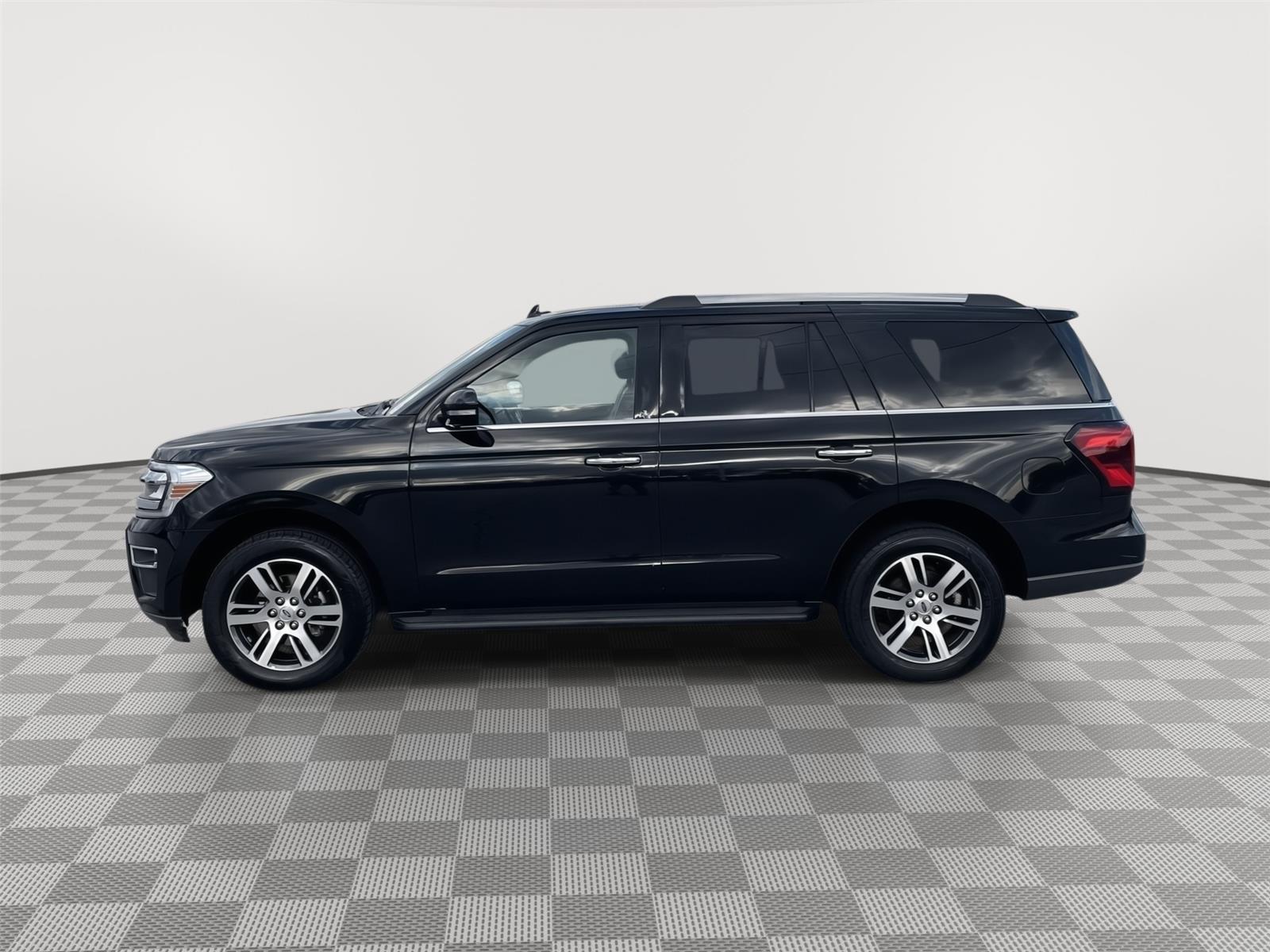 Vehicle photo 2