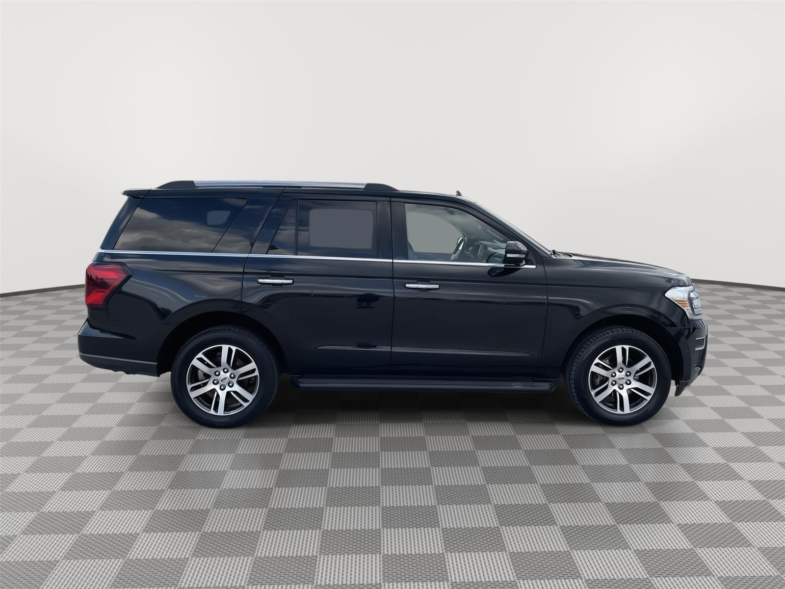 Vehicle photo 6